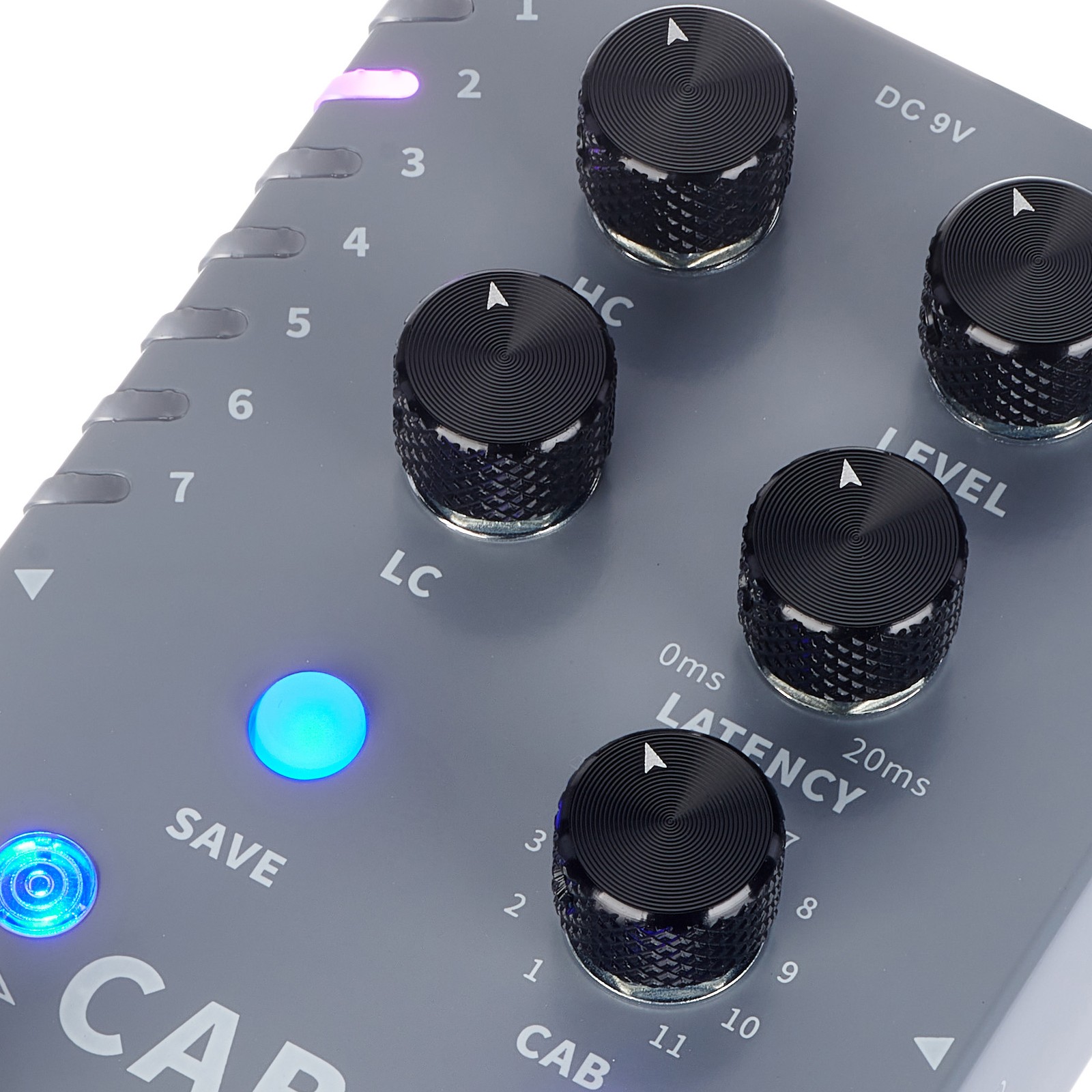 Control knobs and LEDs of the Mooer Cab X2