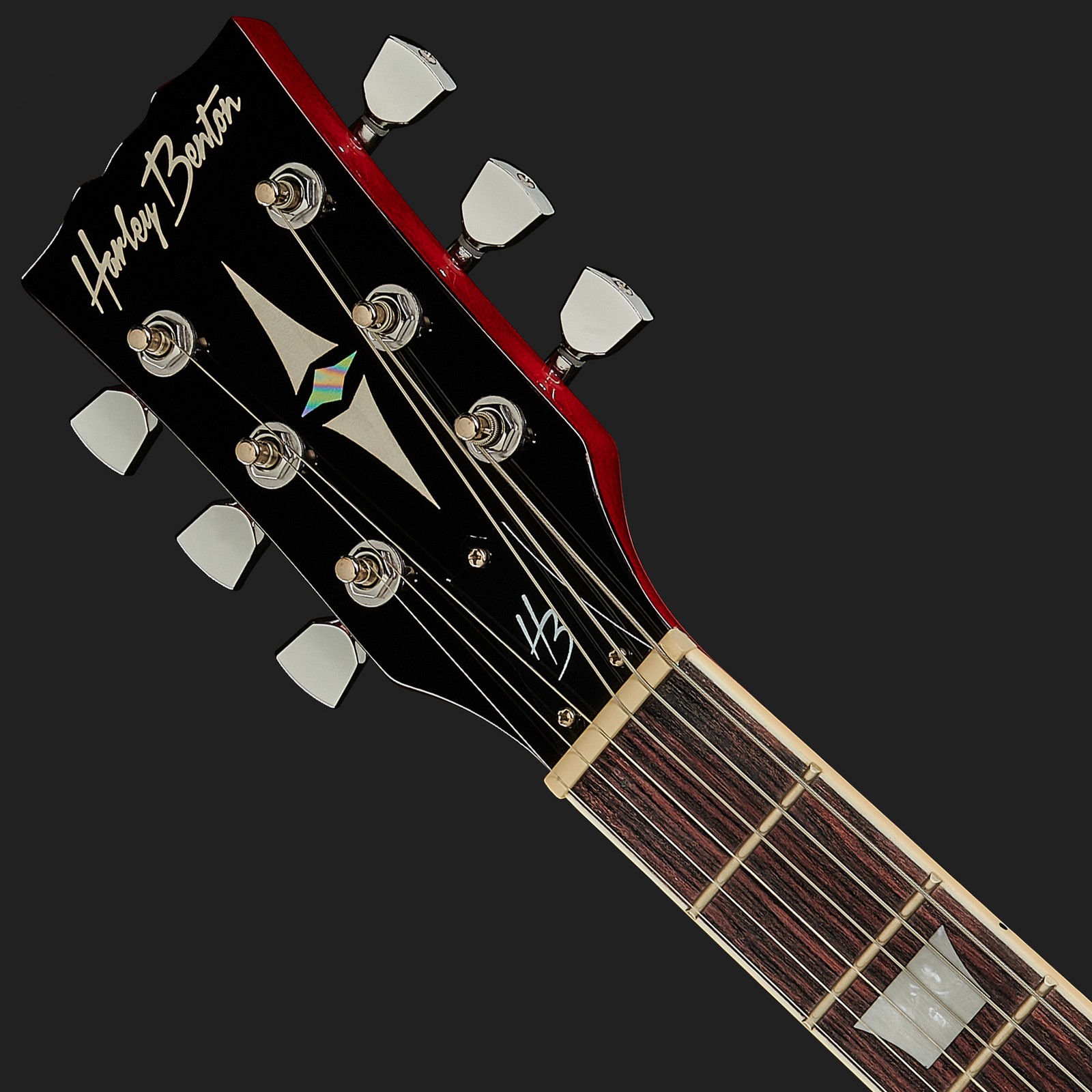 Harley Benton DC-580LH Cherry Kopfplatte Logo und Trapez Inlays