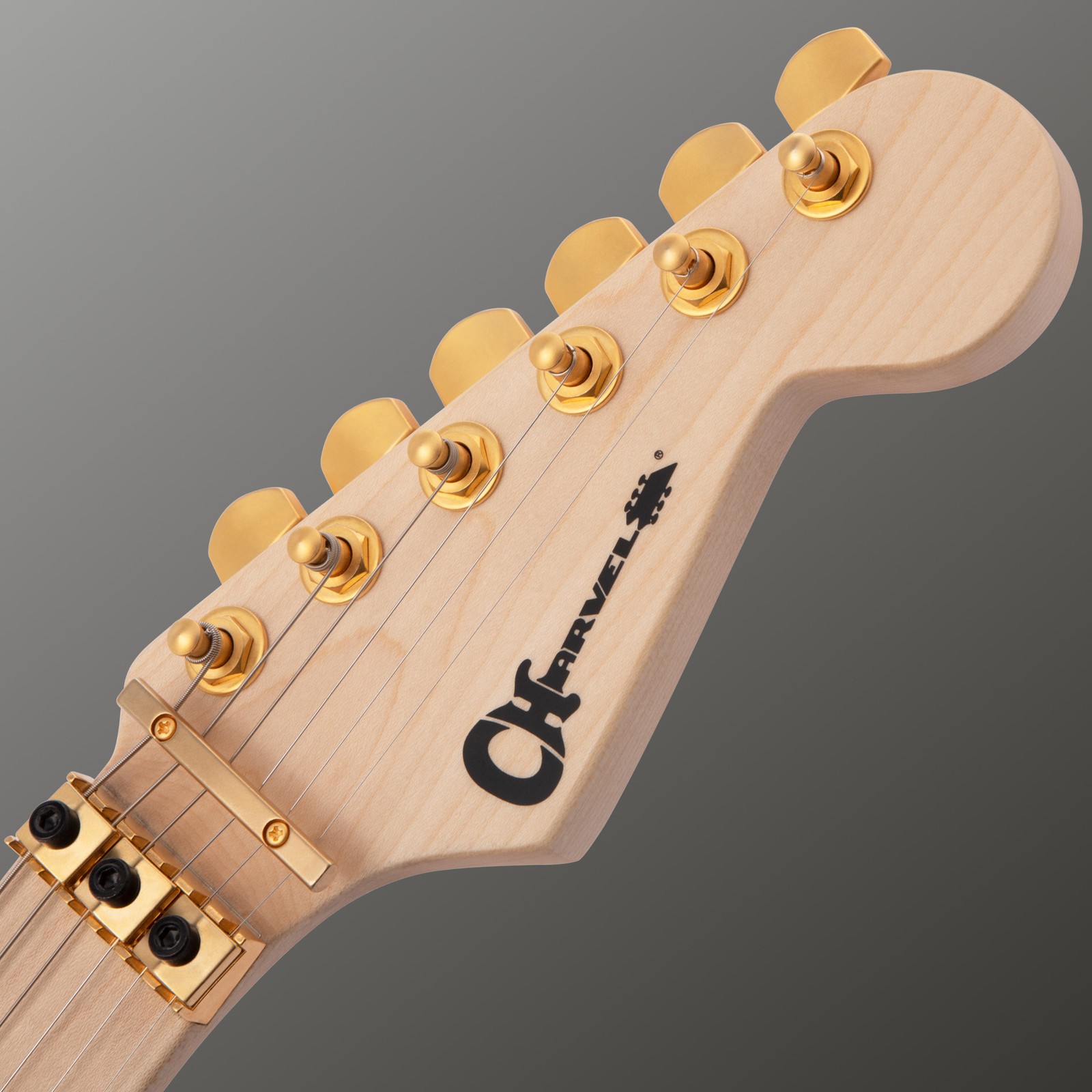 Charvel E-Gitarren Kopfplatte mit vergoldeten Mechaniken und Klemmsattel