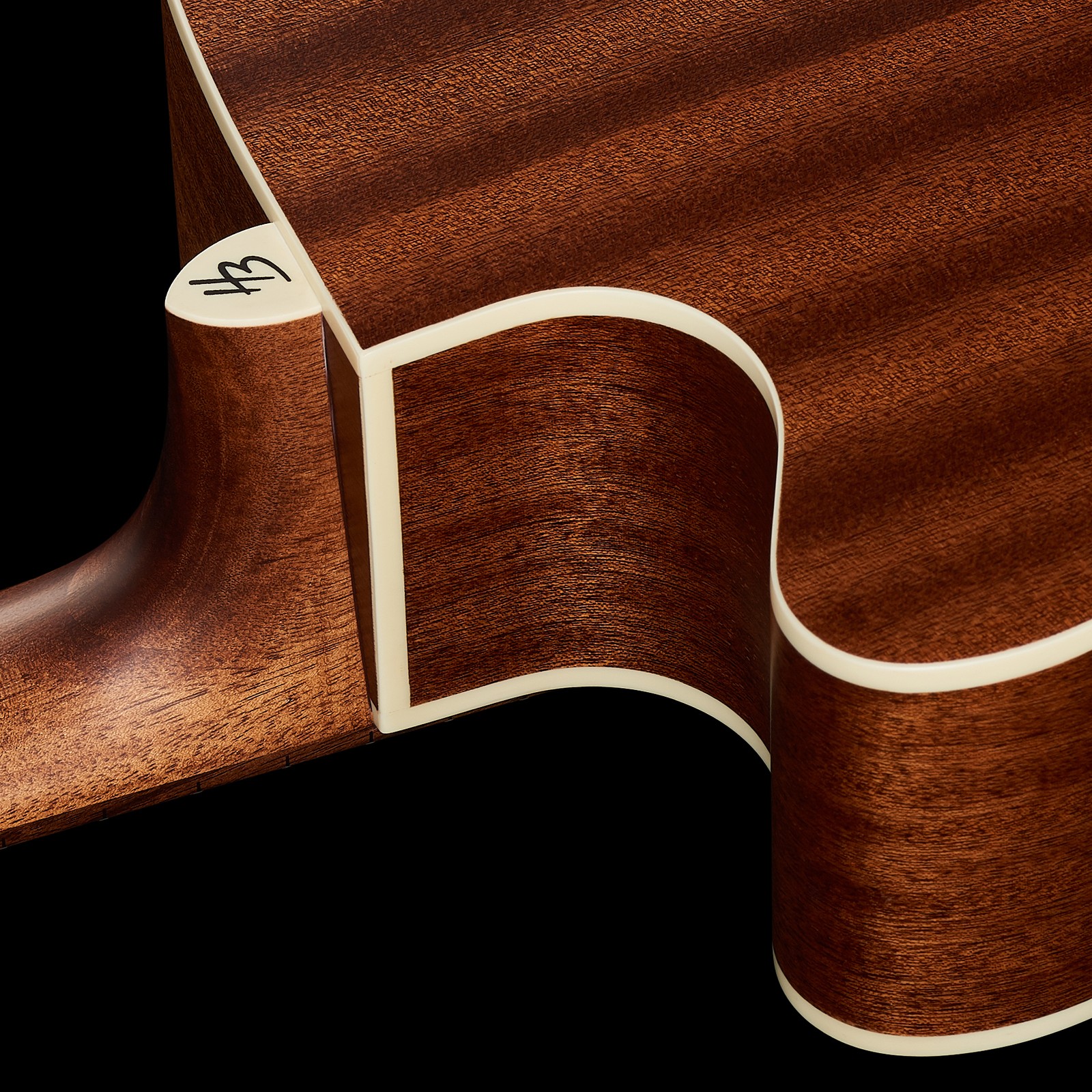 Sapele Mahagoni Korpus auf der Rückseite der Harley Benton Custom Line CLD-1048SCE NS