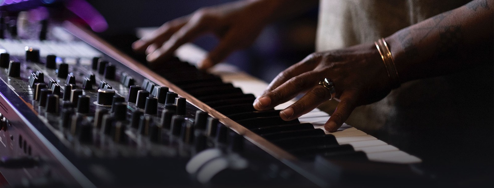 Arturia PolyBrute wird gespielt