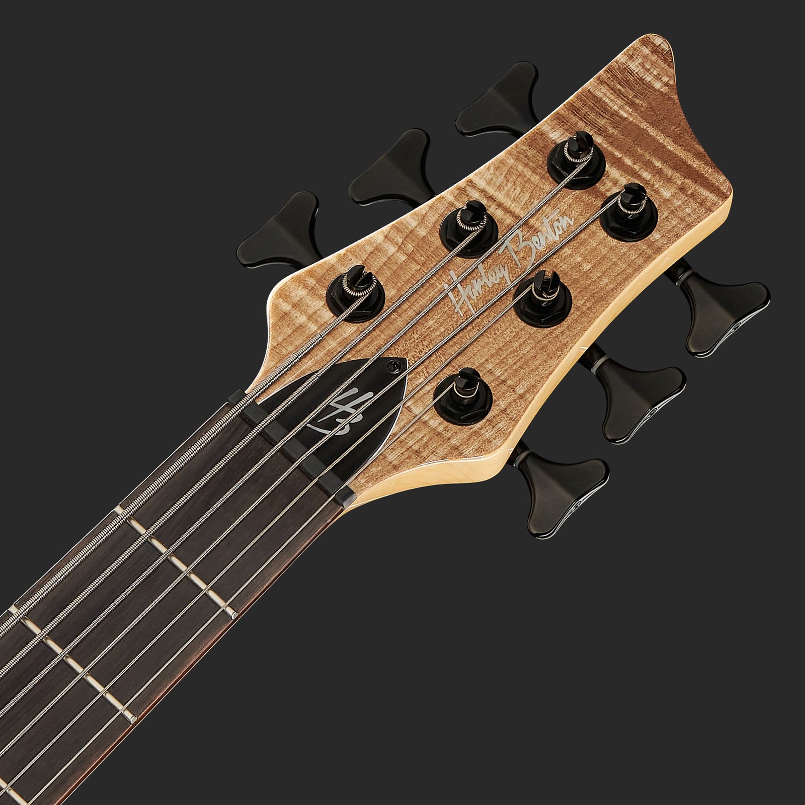 Sechssaitiger E-Bass von Harley Benton, Kopfplatte