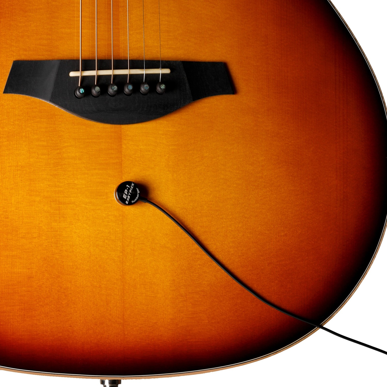 Guitare Western équipée sur sa table d'un Easypick EP-1 de Rumberger