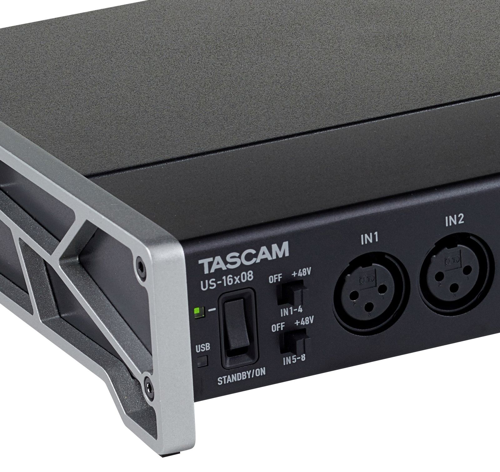 Rahmen und Standby-Schalter an der Seite des Tascam US-16x08 