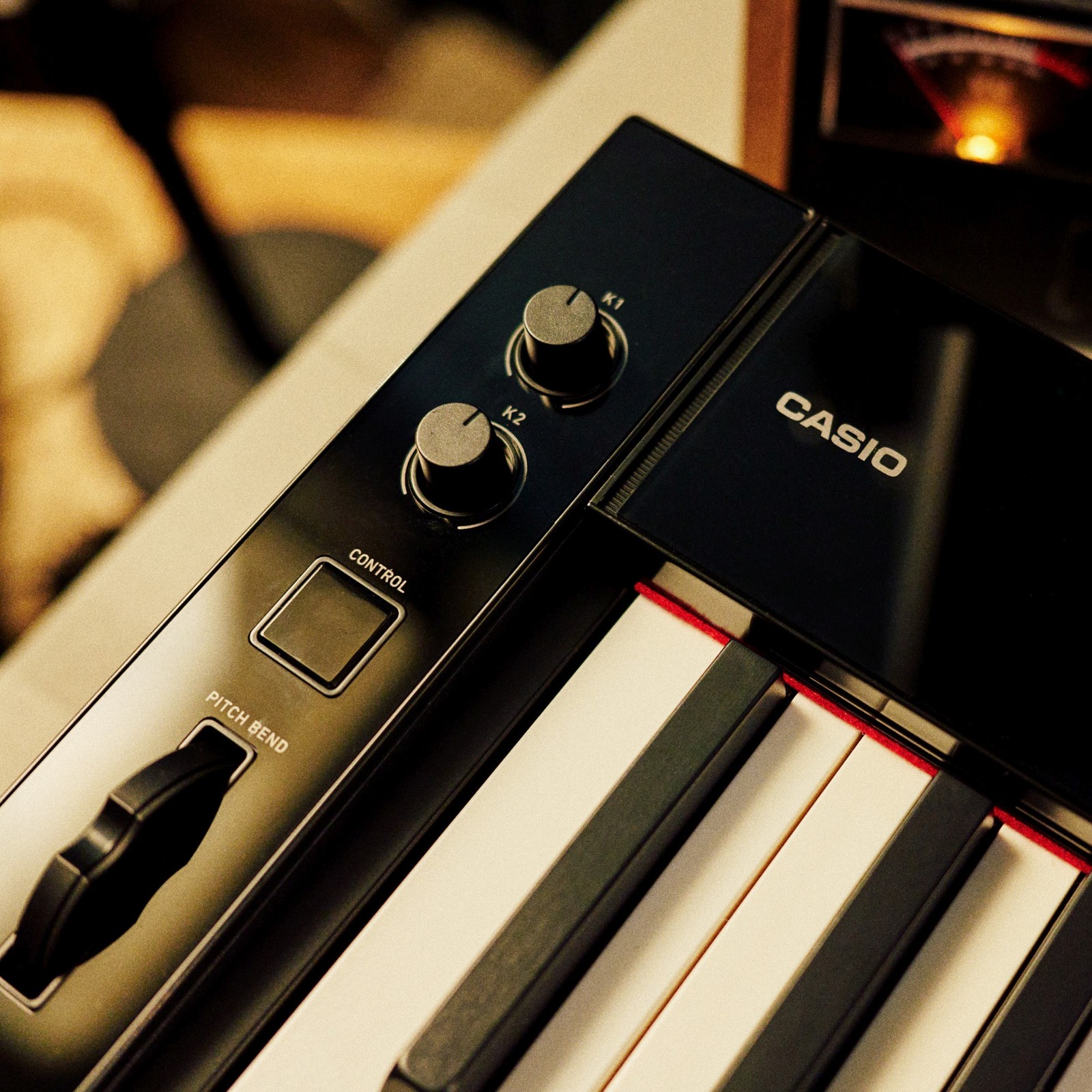 Kontrollen und Logo auf dem Casio PX-S6000