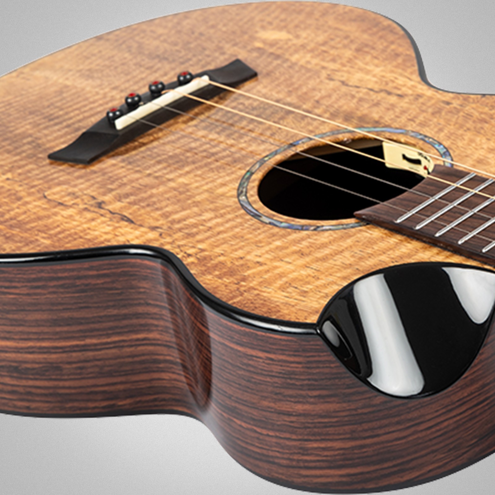 Flight Maia Baritone EQ-A Rosewood, Decke aus massiver Mango