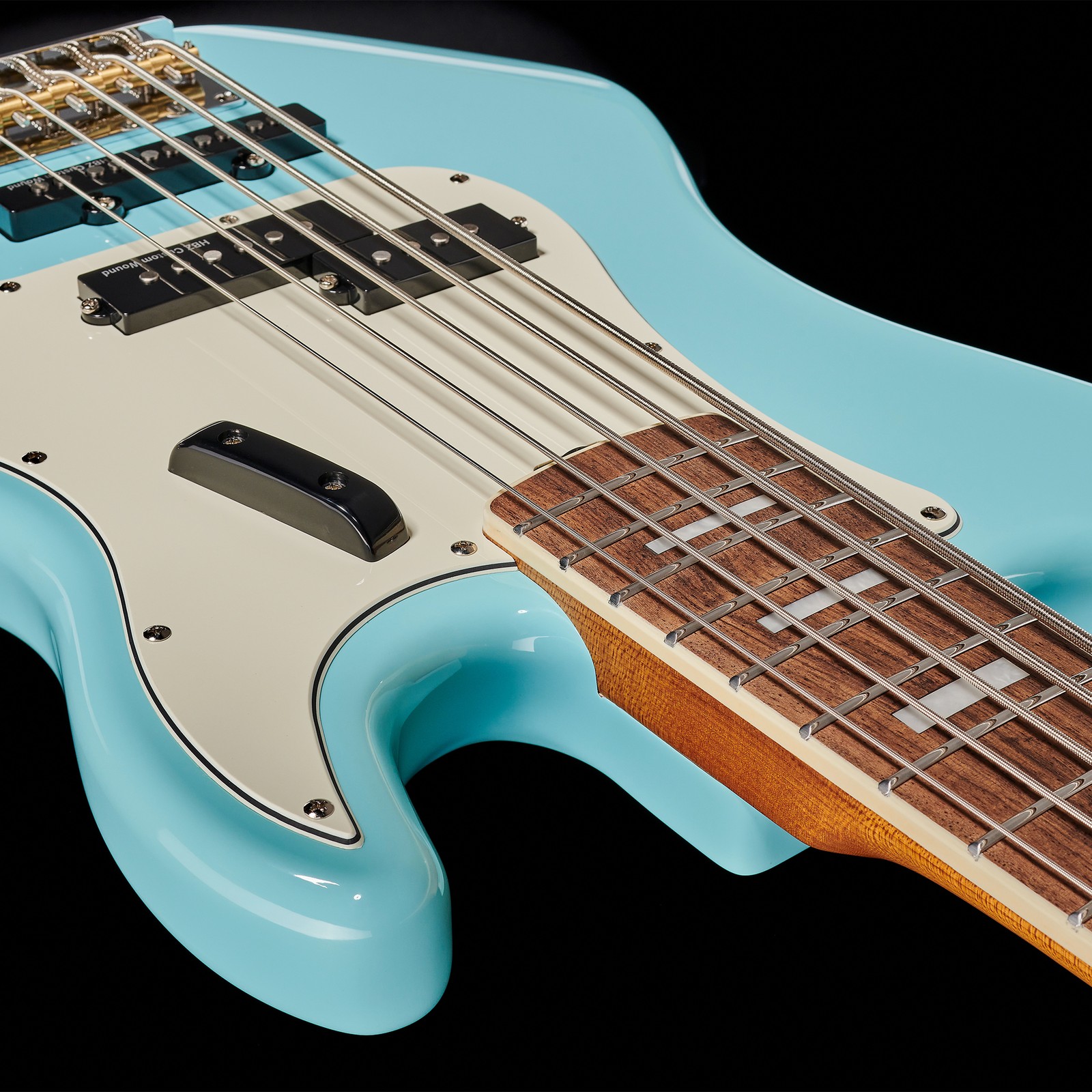 Erle Korpus des Harley Benton MV-5PJ Daphne Blue