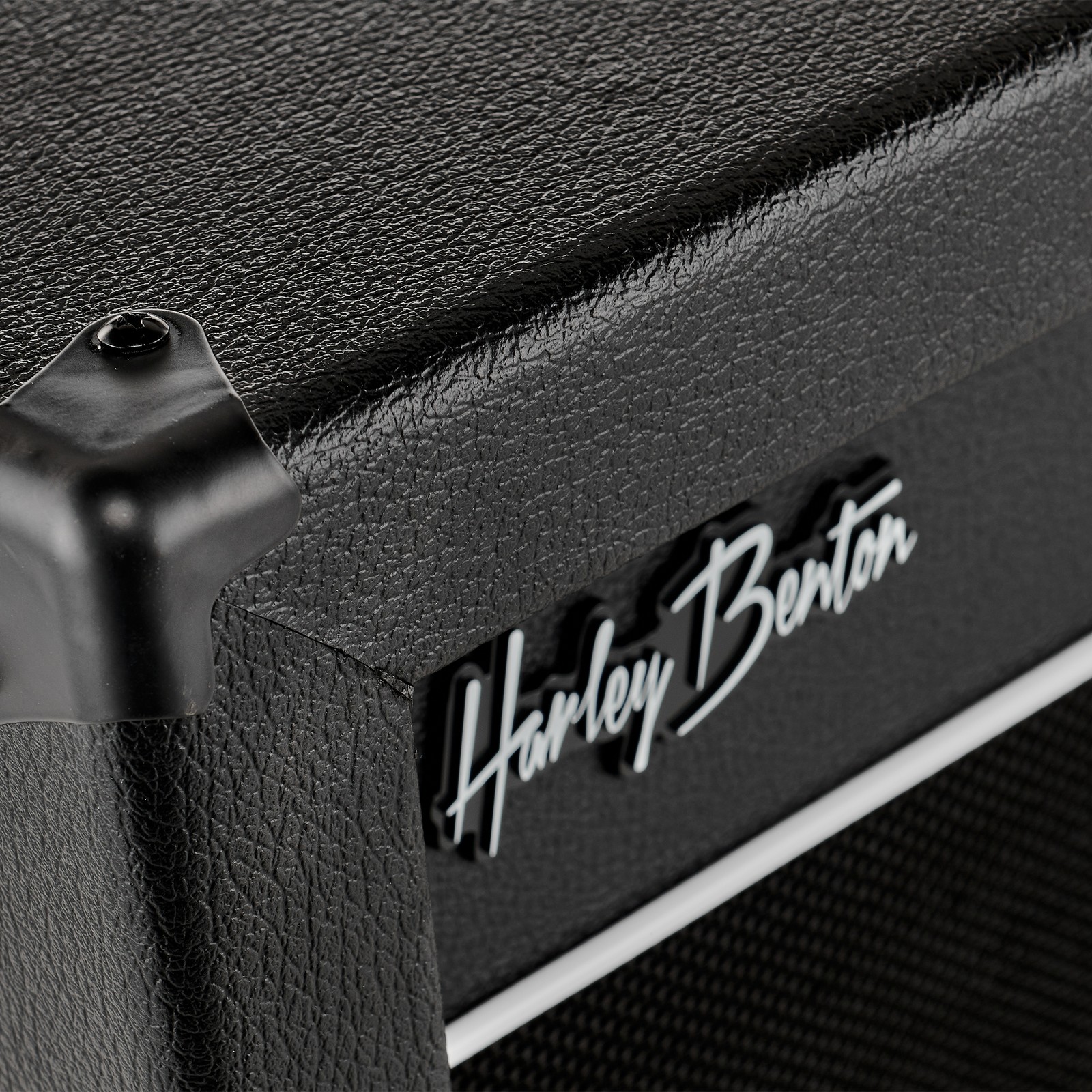 Logo auf der Harley Benton G212Plus Unloaded Box