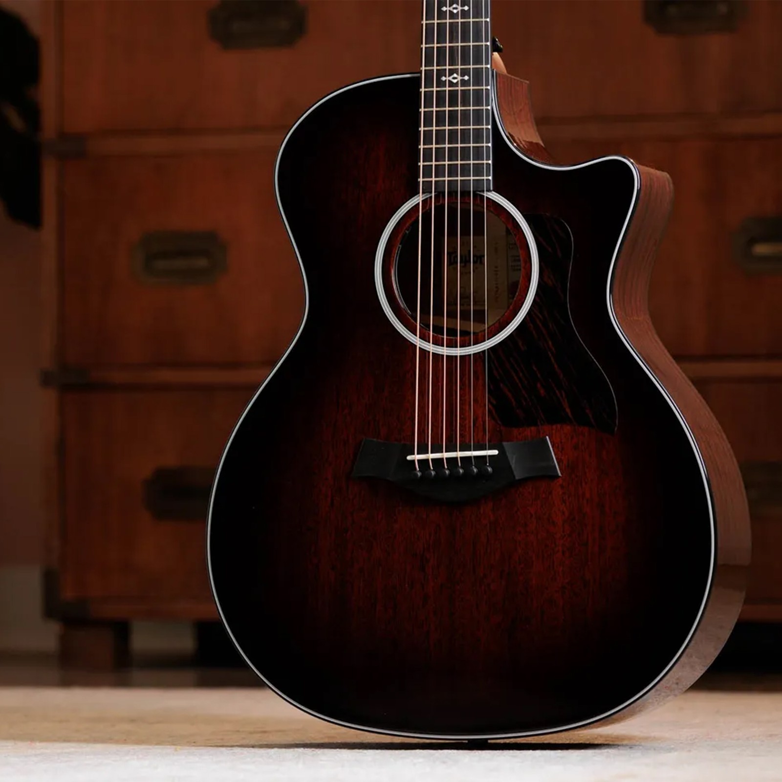 Taylor 324ce Next Generation, Decke aus massivem Mahagoni