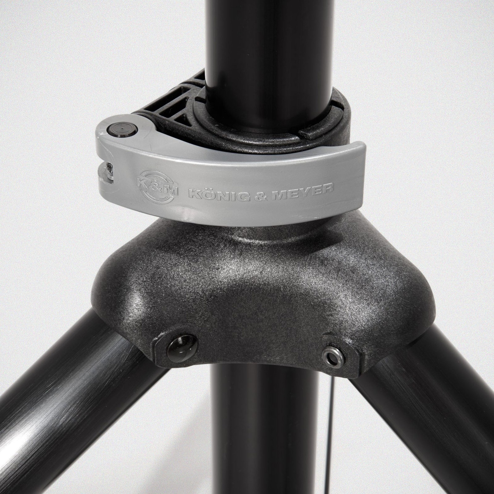 Klemm-Mechanismus des K&M 21449 Boxenständersets