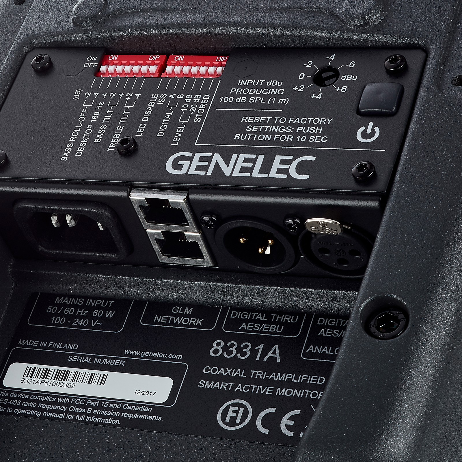 Logo Genelec à l’arrière de la 8331 AP