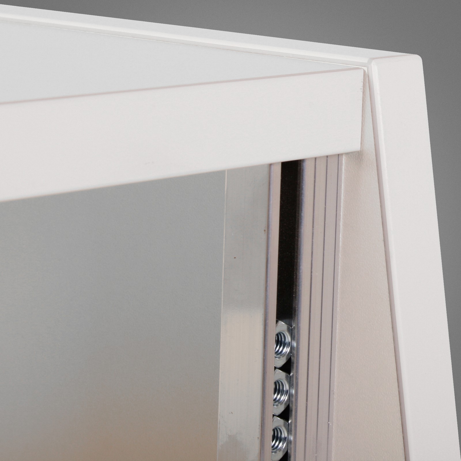 Thon Studio Desktop Rack 4U white, Detail des 4 HE Desktop-Rack