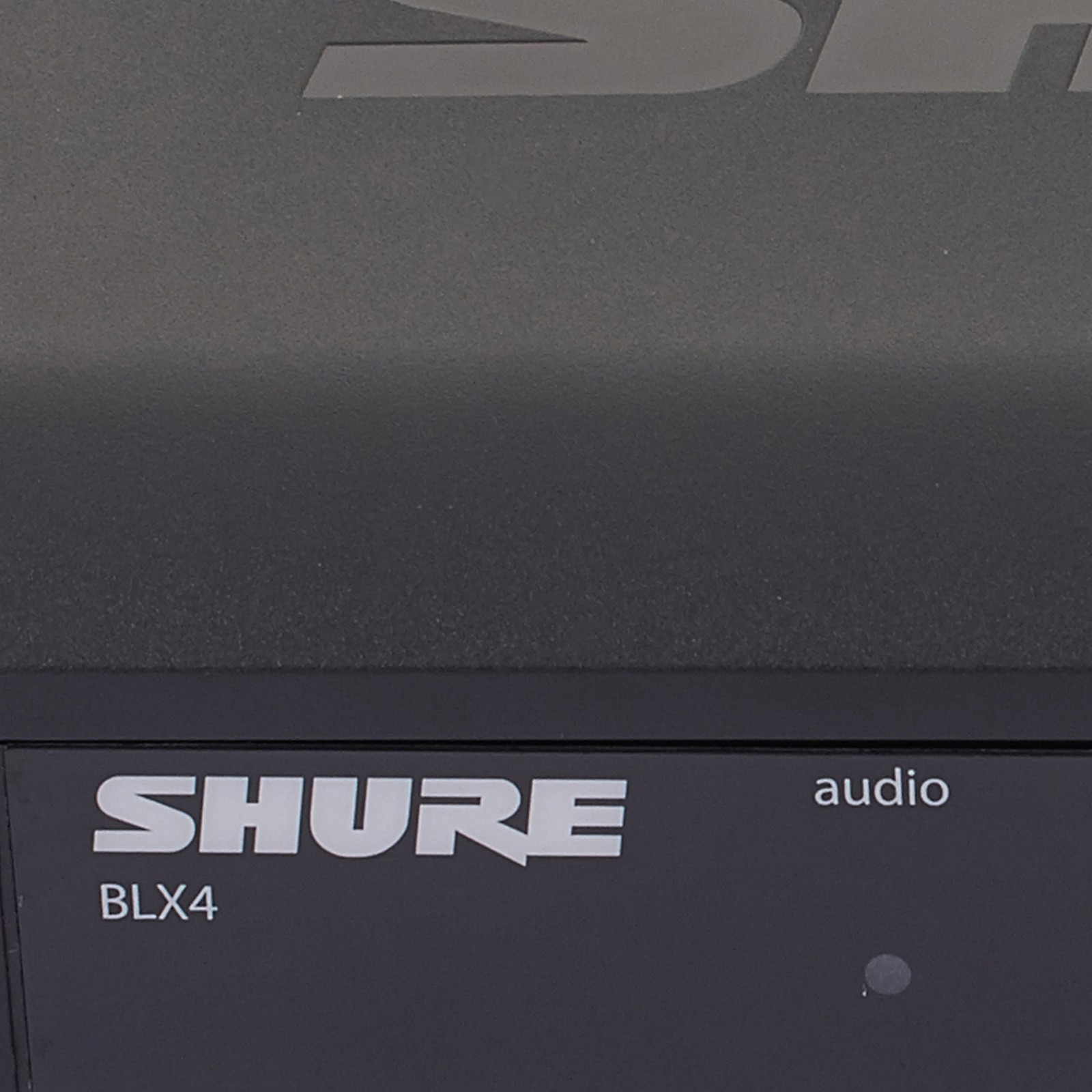 Shure BLX4 M17, Logo