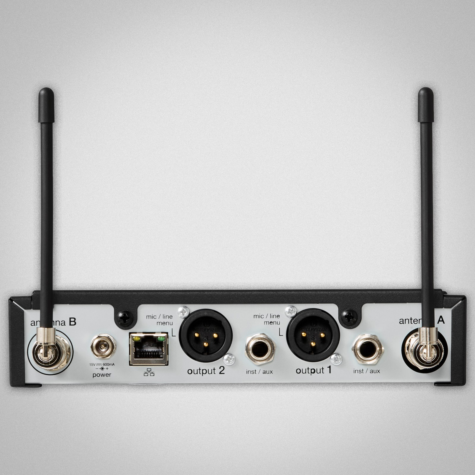 Shure SLXD24D+E/Beta58 G65, Rückseite