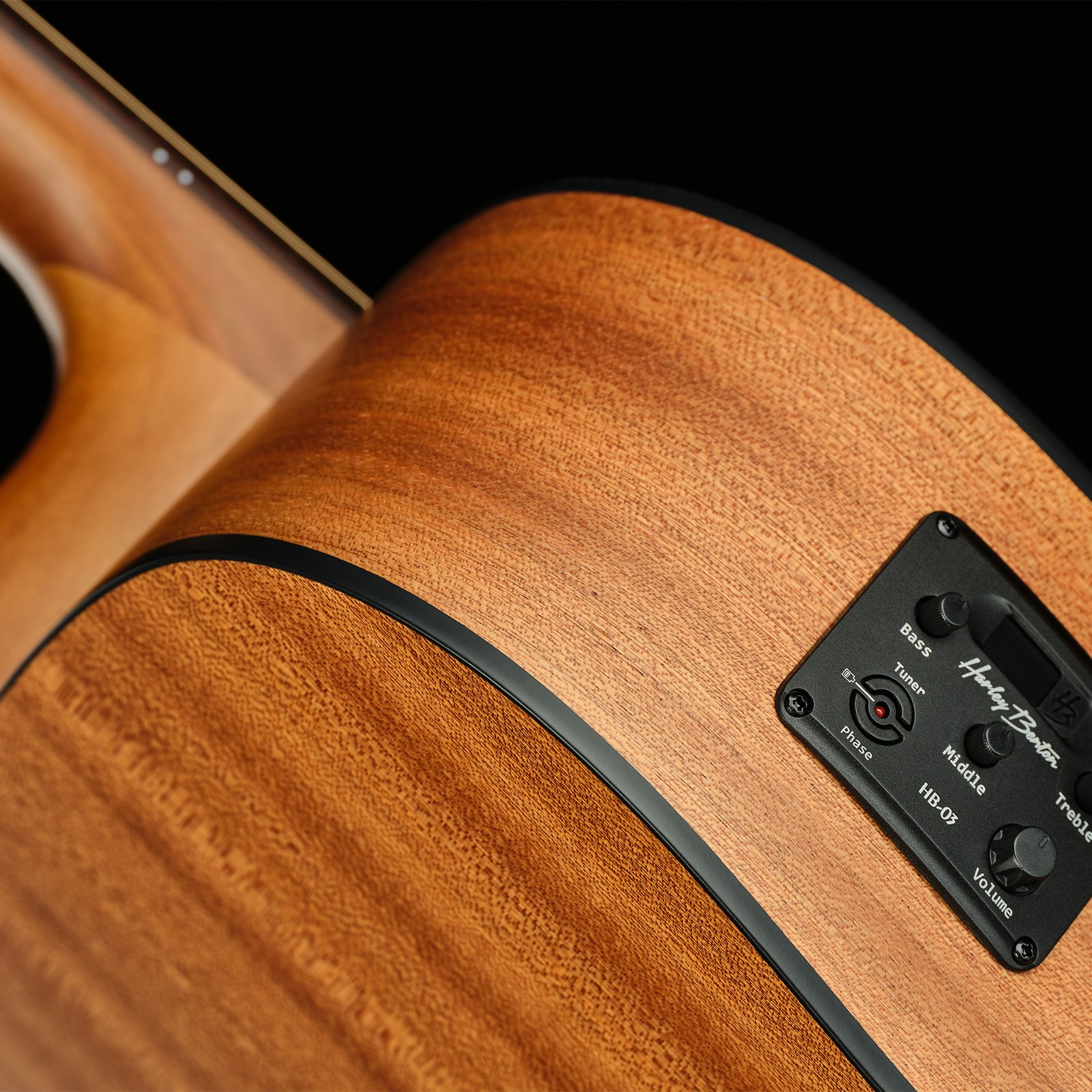 Preamp der Harley Benton CLD-65SE NT