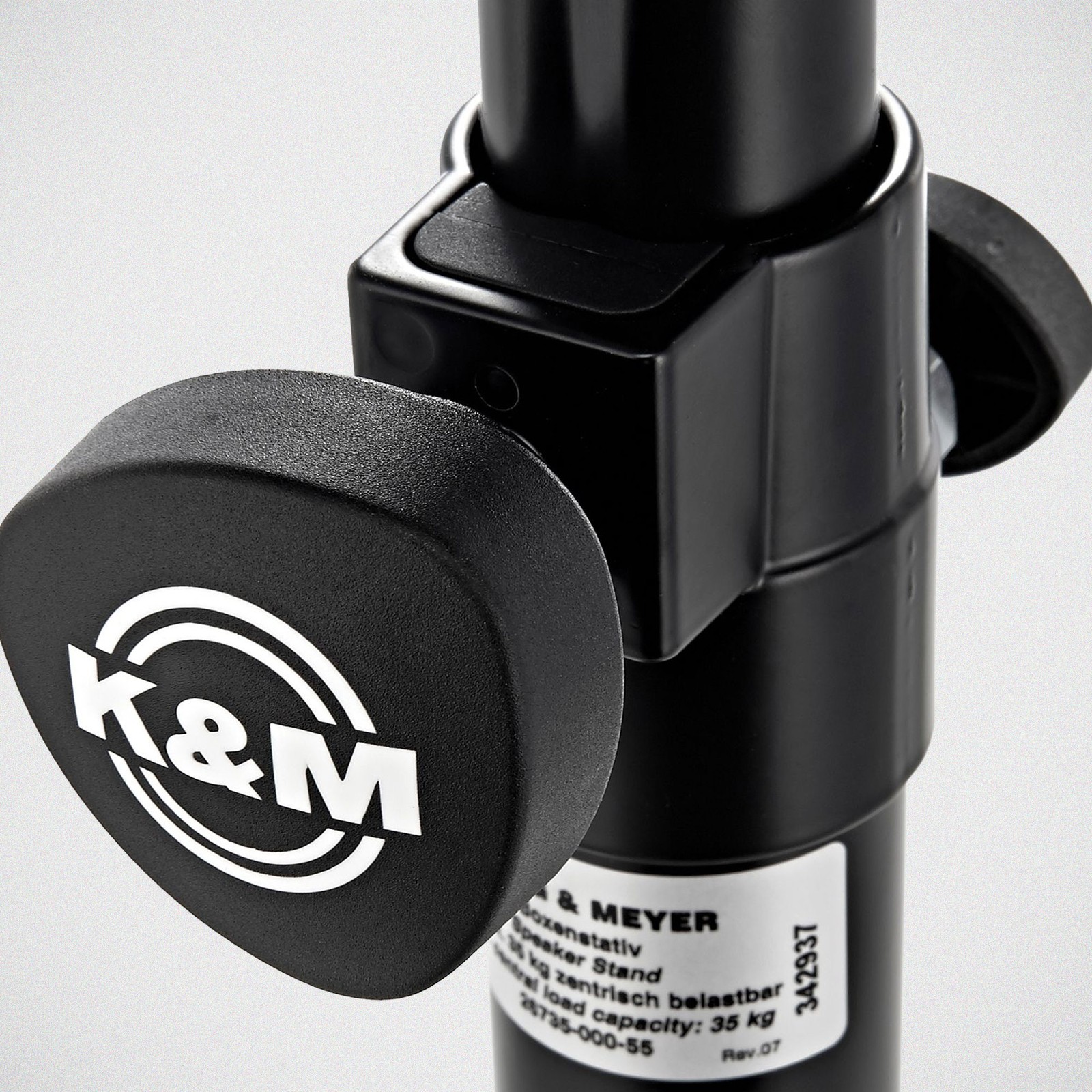 Réglage de la hauteur du pied d’enceinte K&M 26735 Speaker Stand