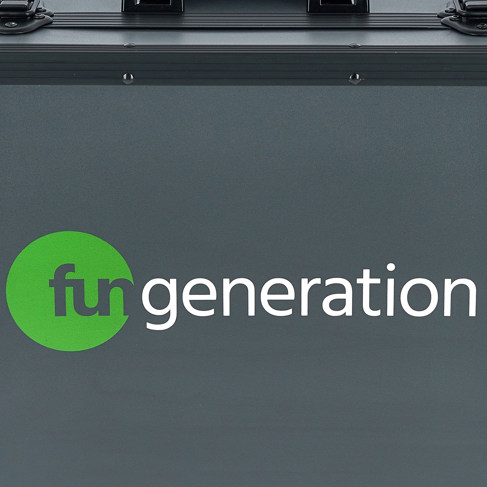 Logo auf dem Fun Generation Eco Wood Case 4