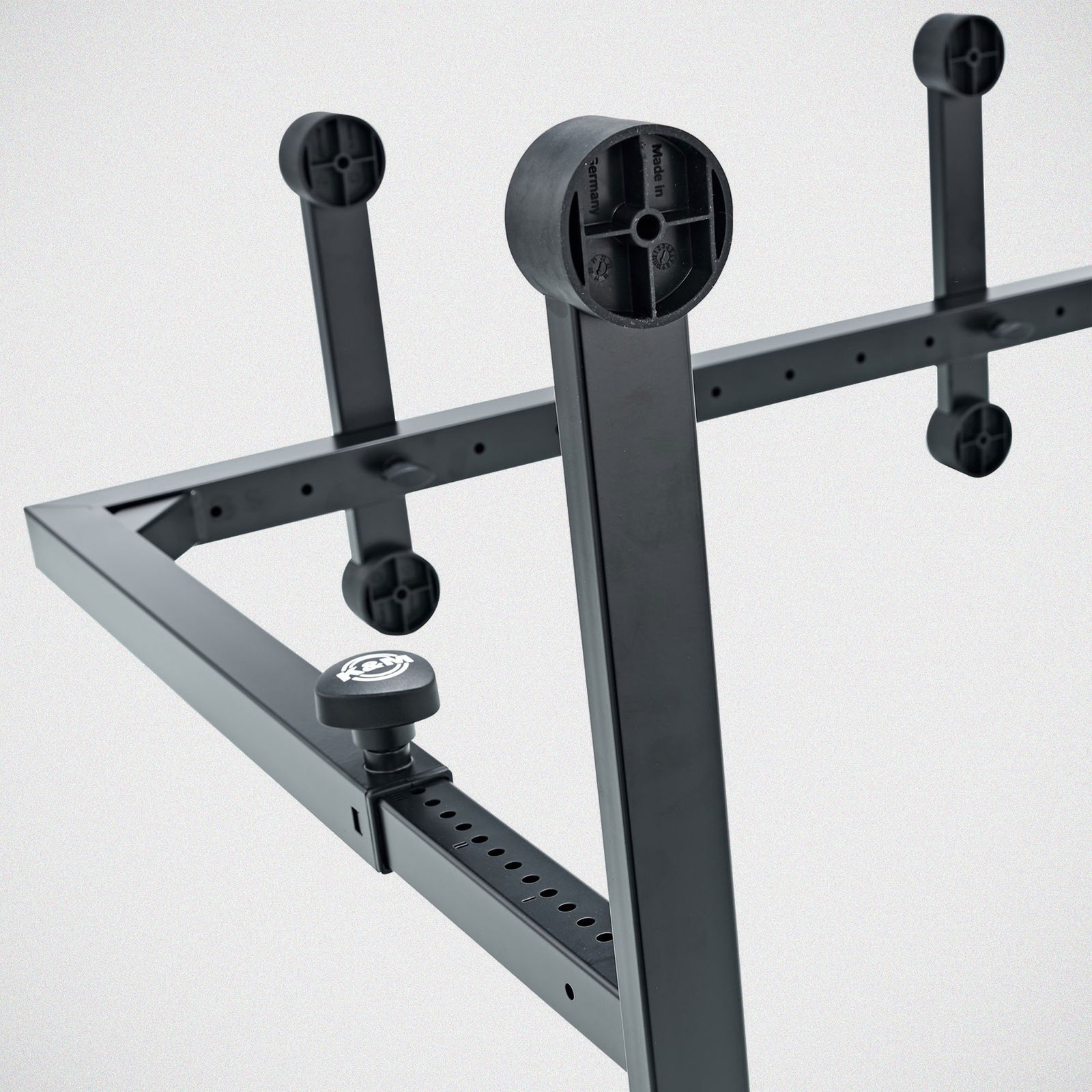 Surface de support du K&M 18810 Omega Black