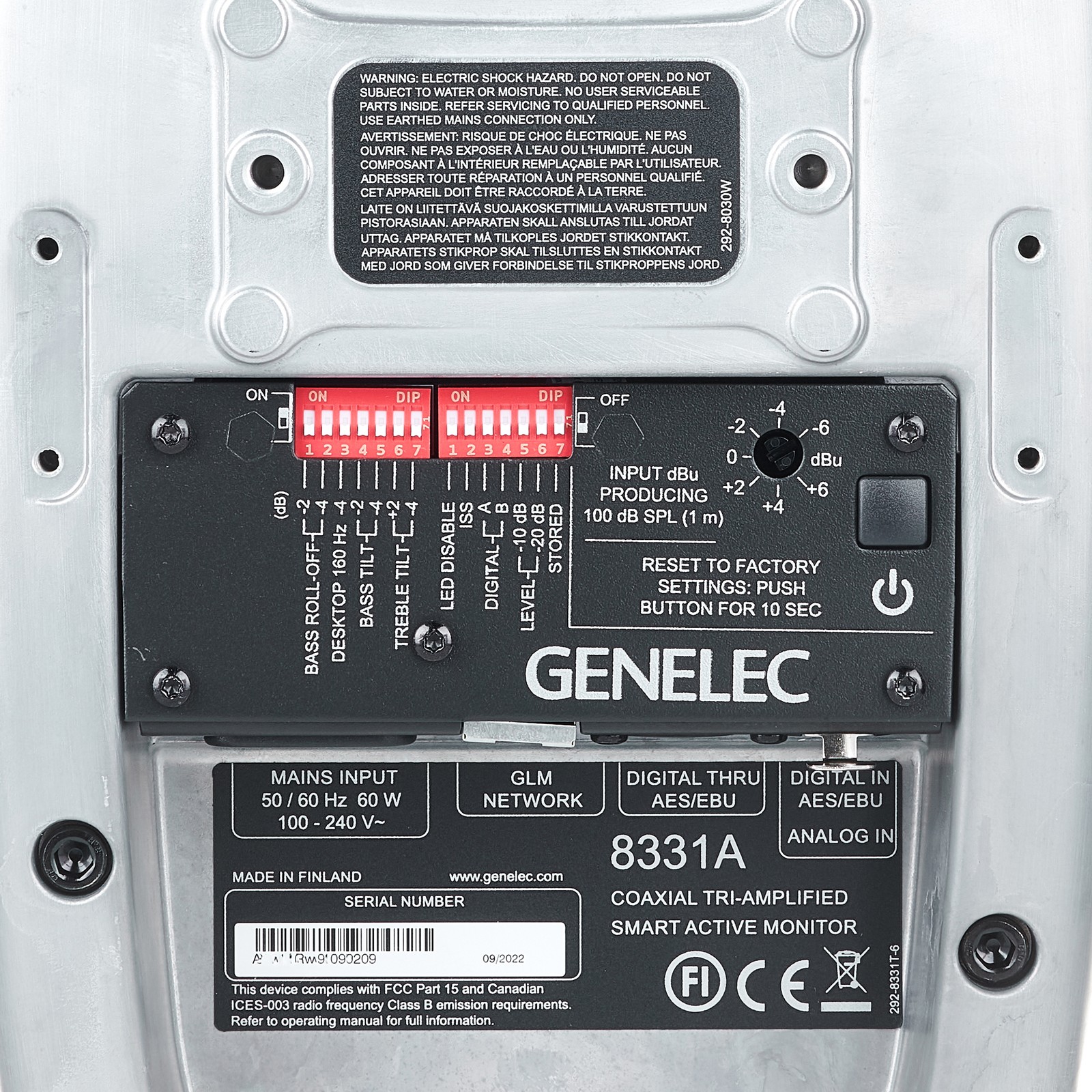 Genelec 8331 RAW, Logo auf Rückseite