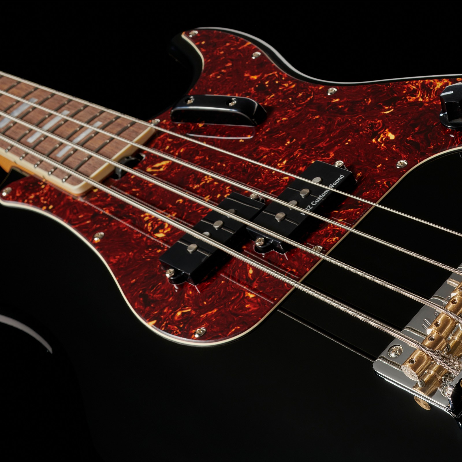 Harley Benton MV-4P Black, Korpus