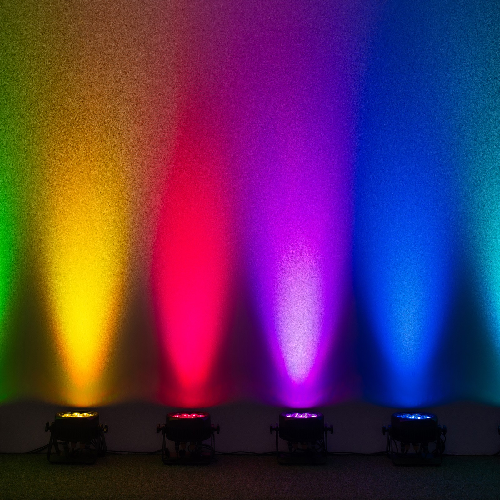 Lichtbeispiel des Varytec LED Typhoon True PAR 12x10 Out