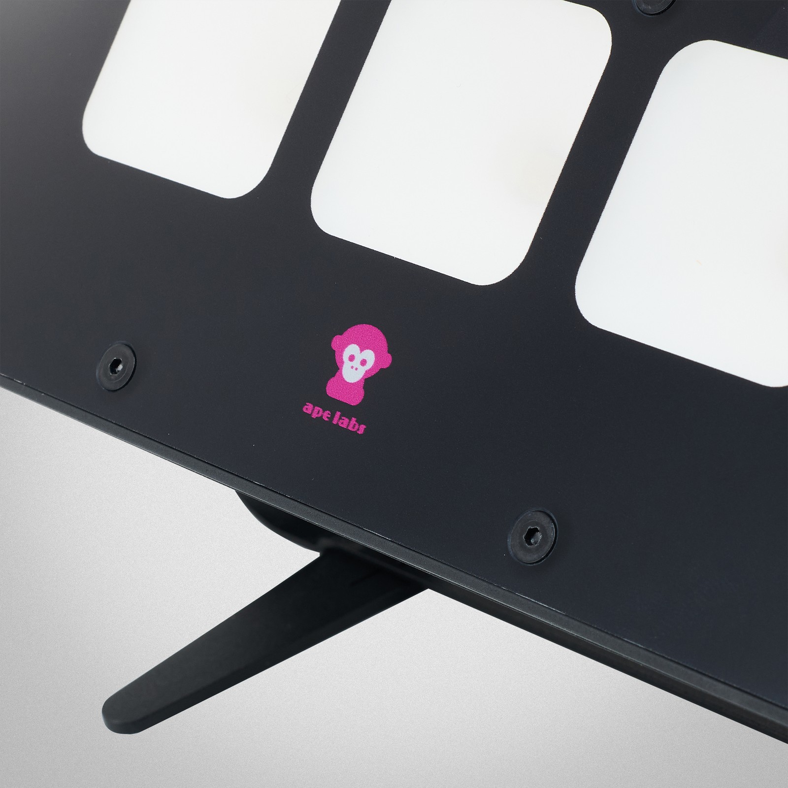 Logo auf dem Ape Labs Marvel Flood