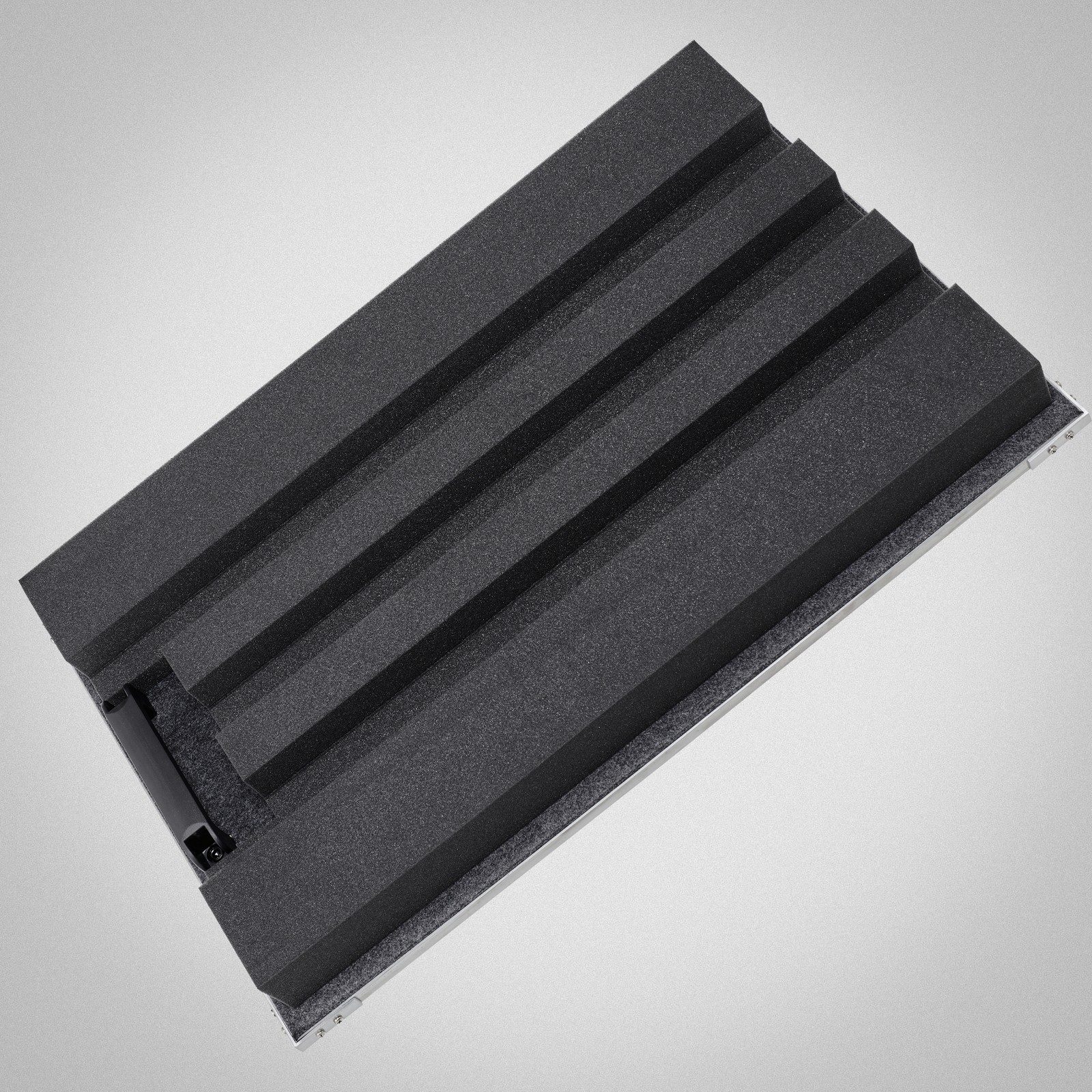 Unterseite des Harley Benton Amp Iso 2