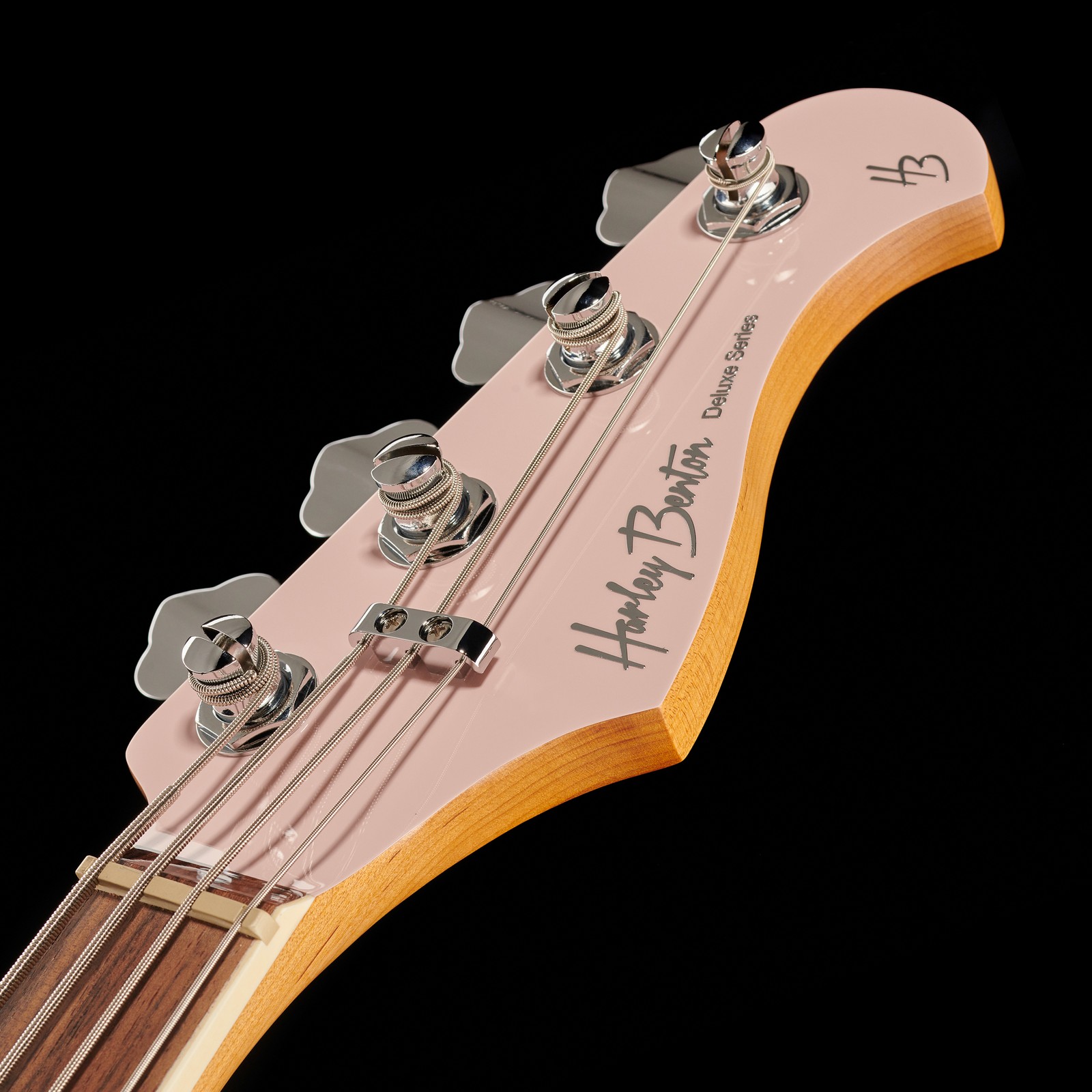 Harley Benton MV-4MSB Shell Pink, Kopfplatte mit Logo