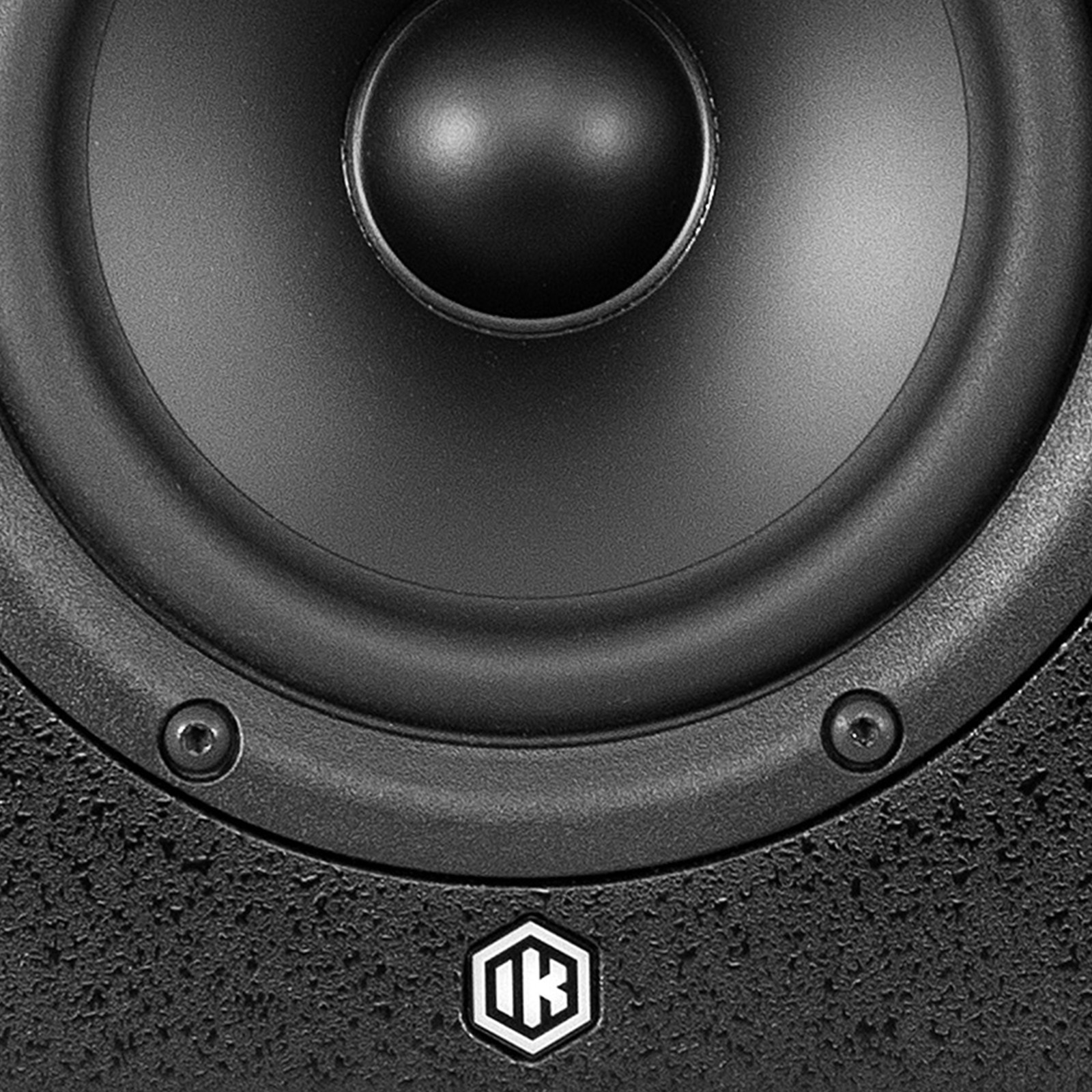 Logo sur le moniteur de studio actif IK Multimedia iLoud Precision MTM MKII