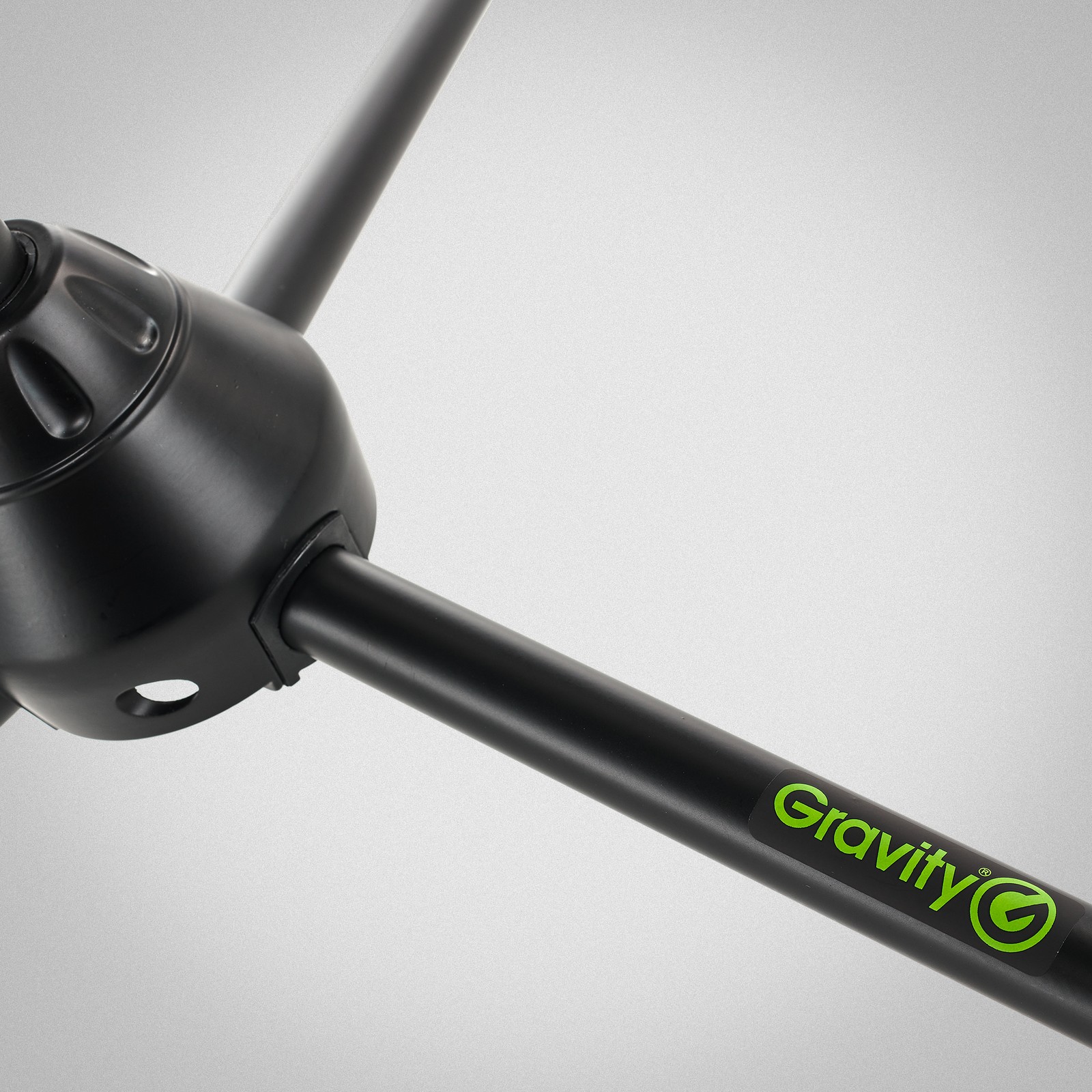 Logo auf dem Mikrofonstativ, Gravity TMS 4322 B Touring Mic Stand