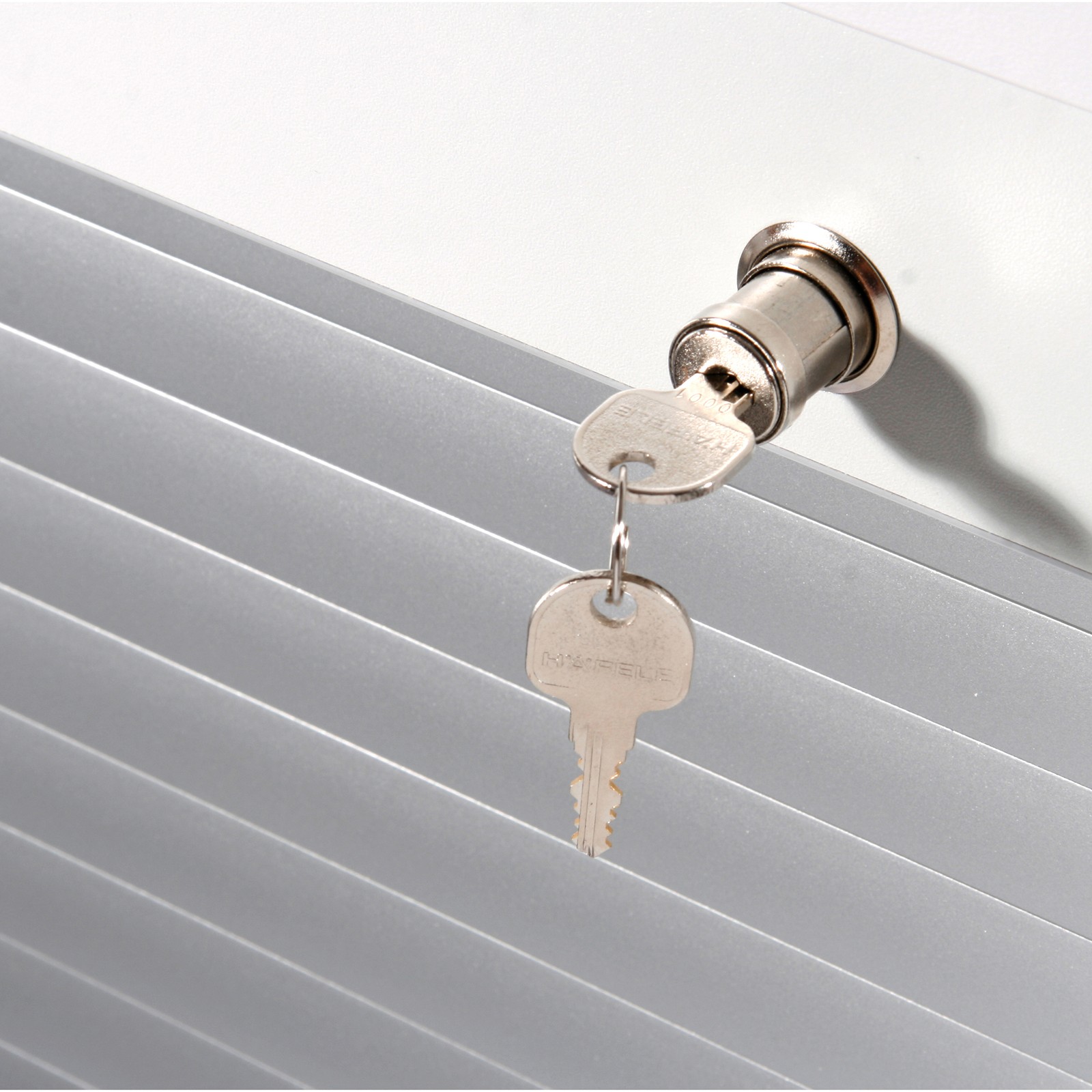 Thon Studio Rack 20U WH Media, Detail mit Schlüssel