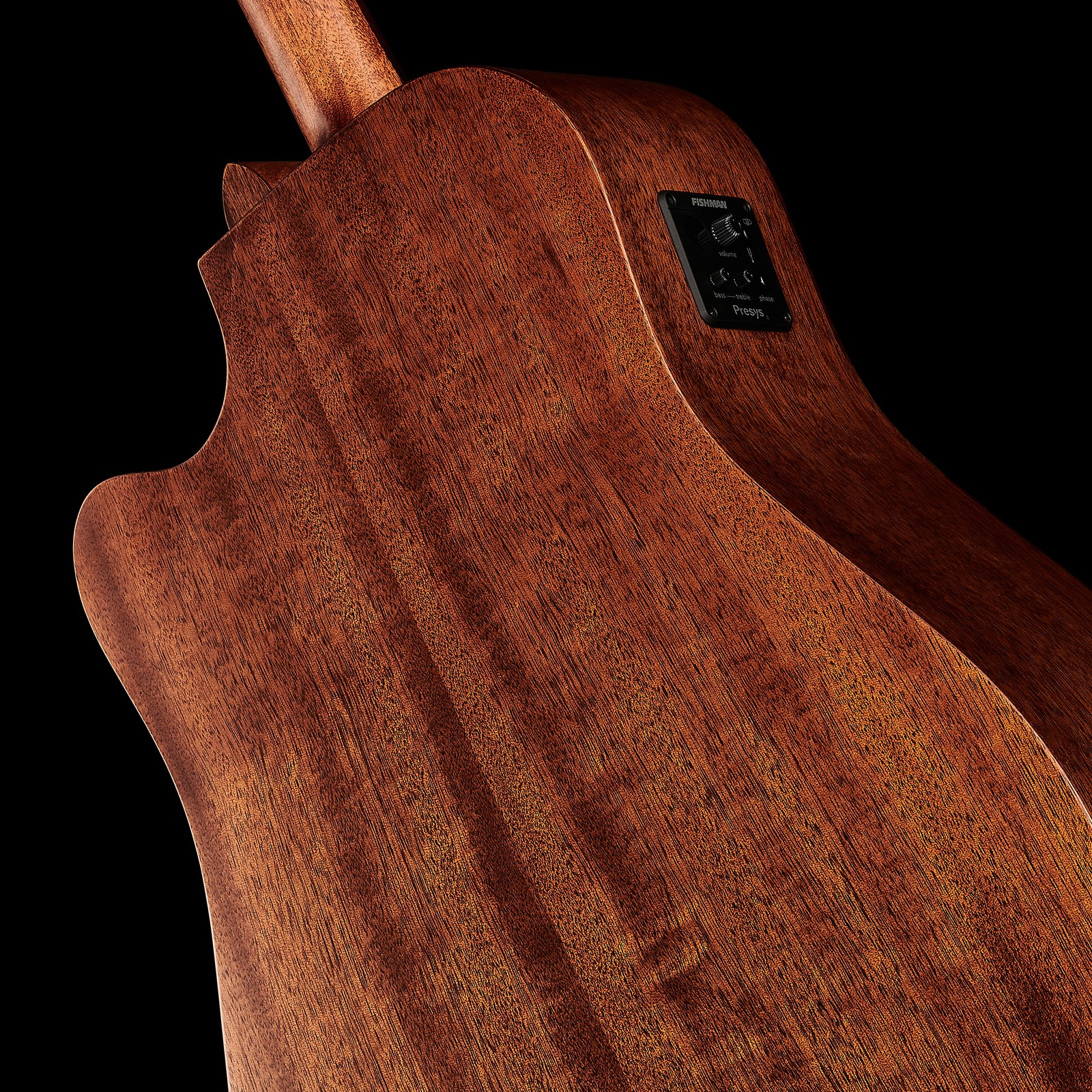 Rückseite mit Preamp der Harley Benton CLD-15MCE SolidWood