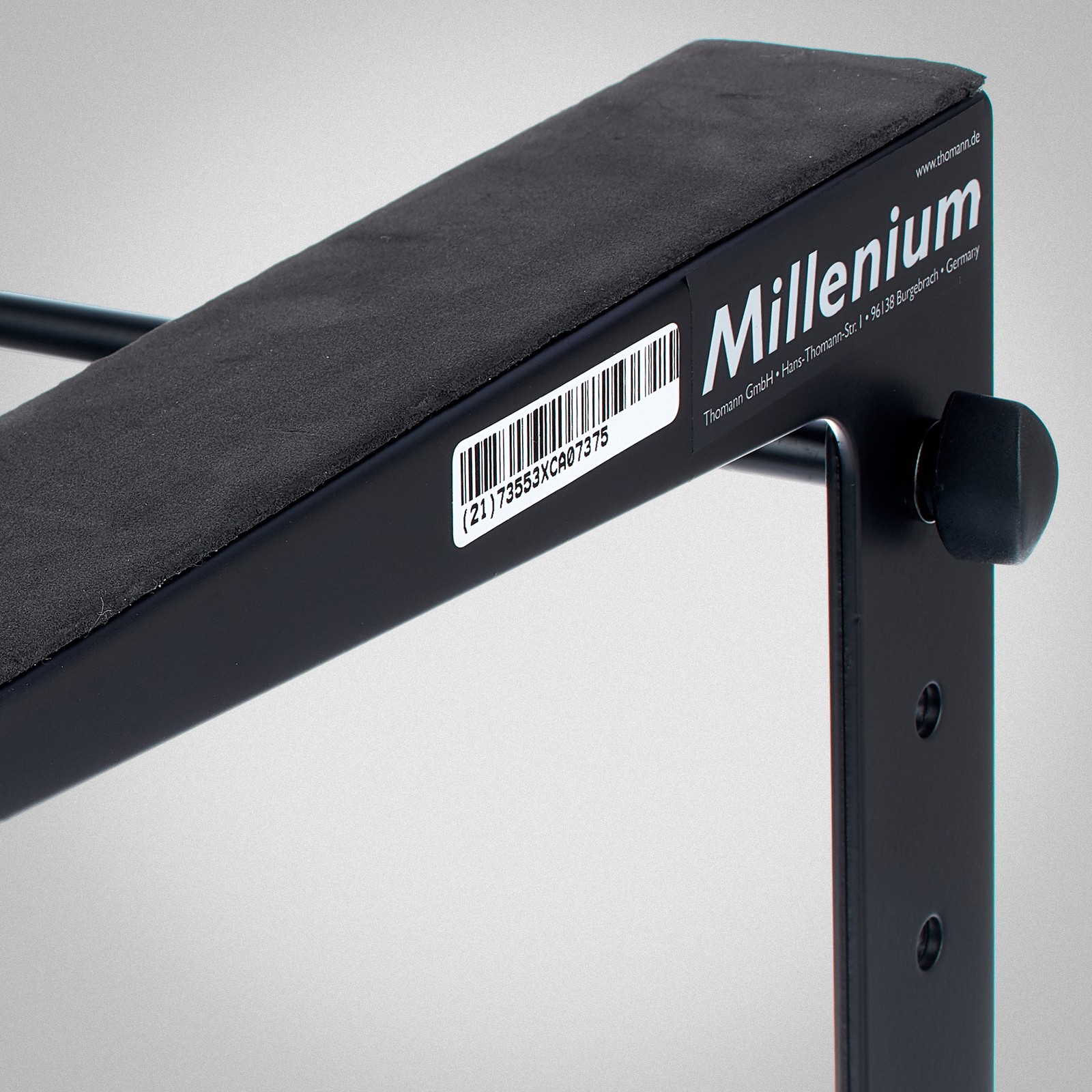 Logo auf Millenium Laptopstand