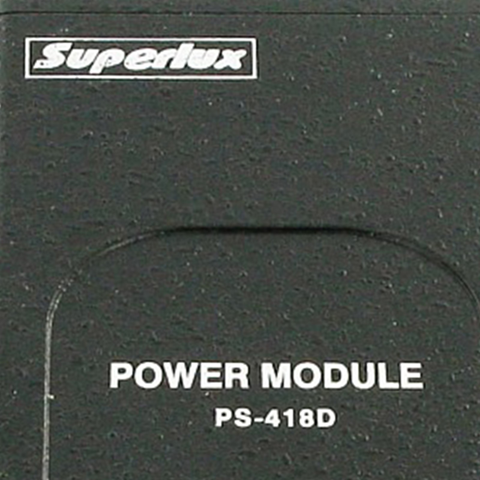 Superlux Logo auf dem PRA383 D Kondensator Mikrofon