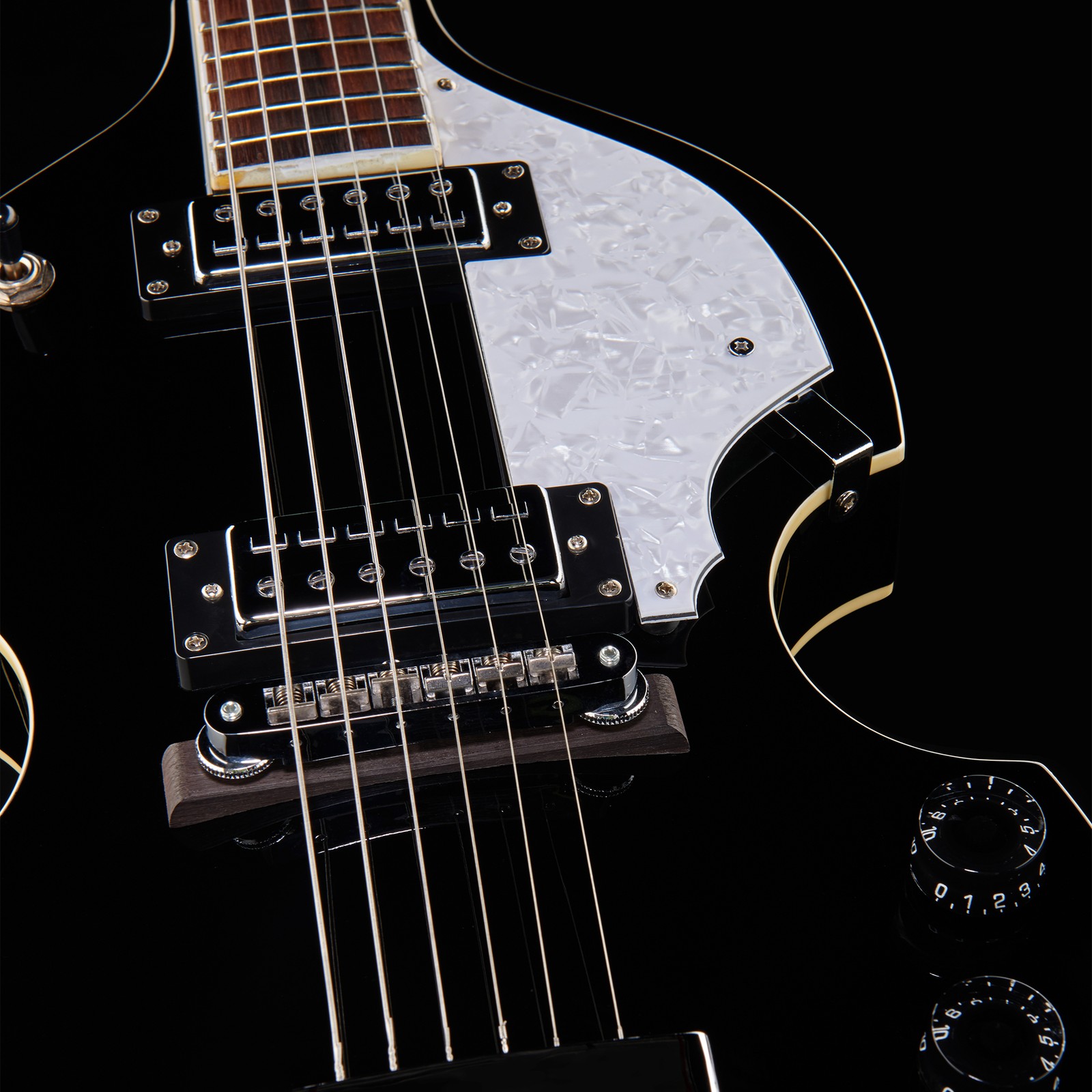 Höfner Icon Violin Guitar BK, Decke aus Fichte