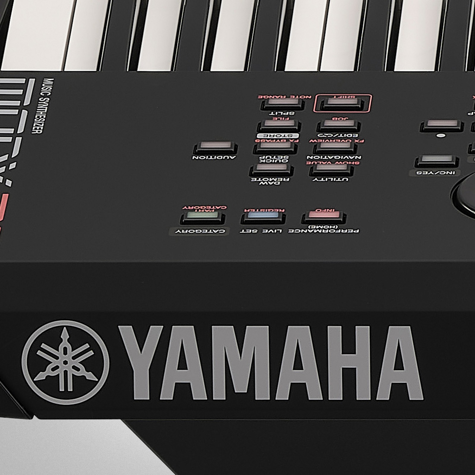 Logo auf dem Yamaha MODX M6, Synthesizer mit 61 Tasten