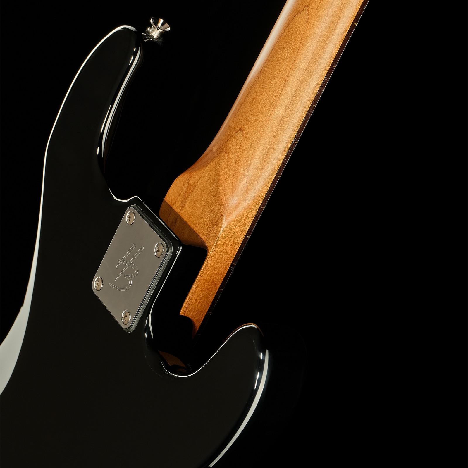 Geschraubter Hals am Harley Benton PB-62CC LH Black