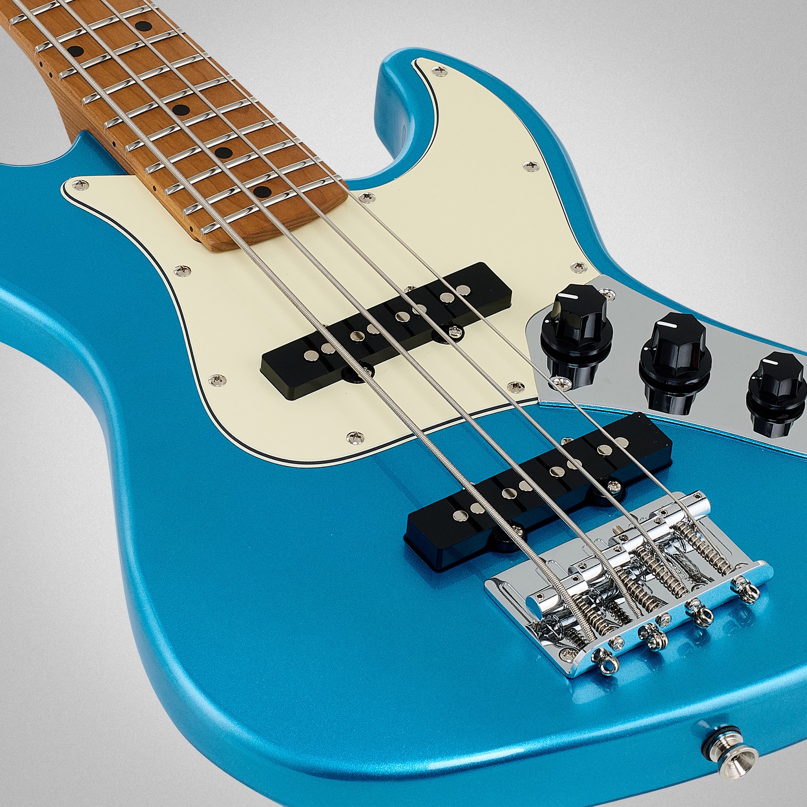 Flight Mini JB Bass Blue, Decke aus geröstetem Ahorn