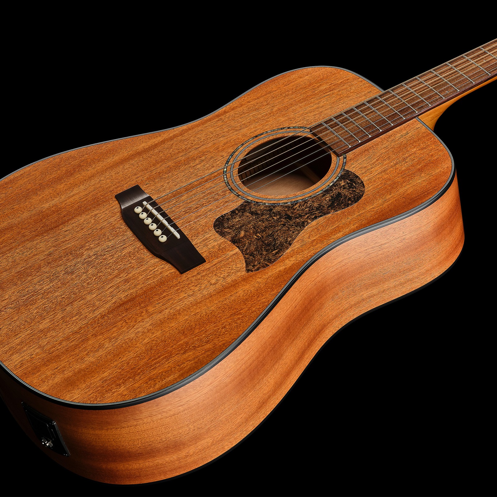 Decke der Harley Benton CLD-65ME NT