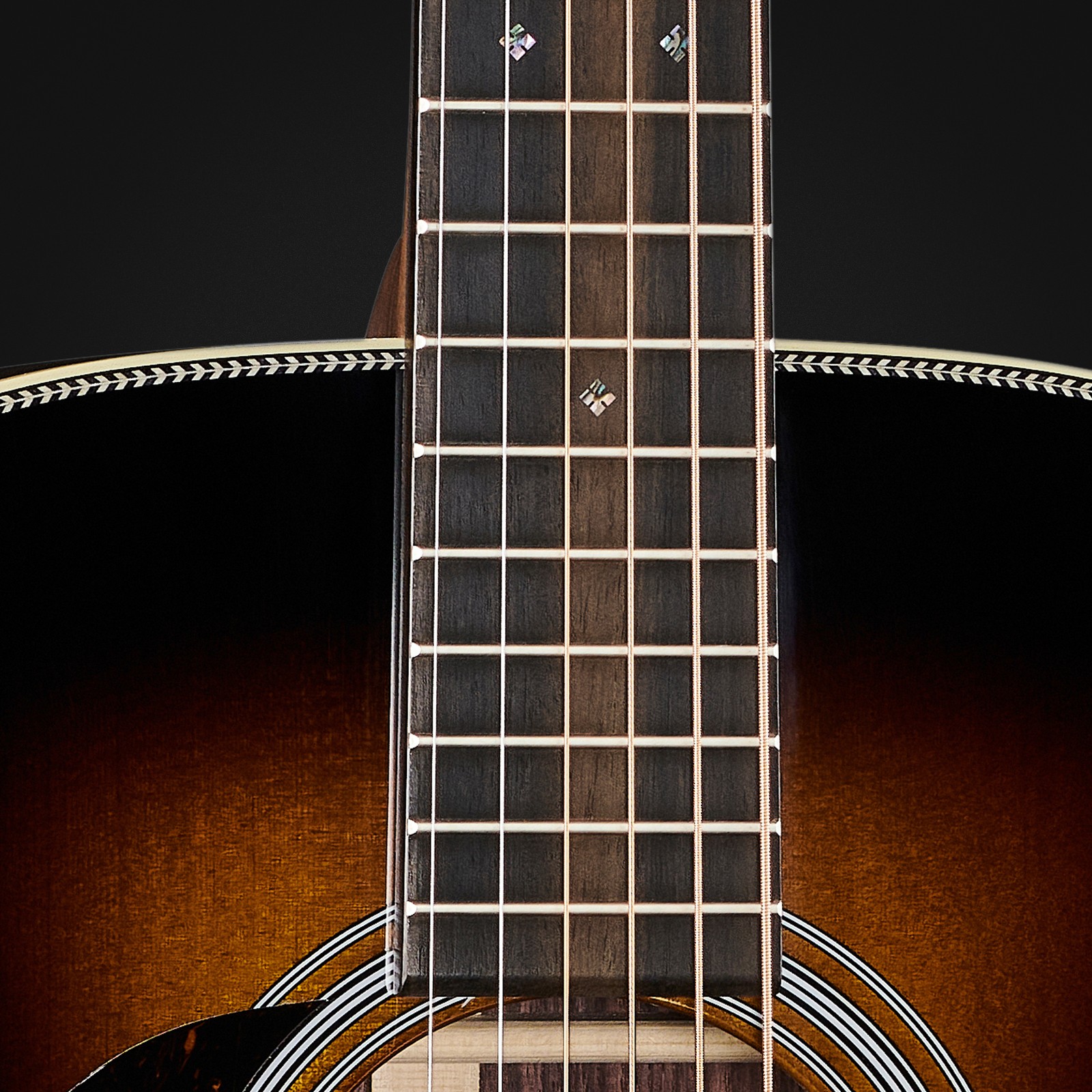 Detail der Inlays der Martin Guitars 00028 Sunburst LH