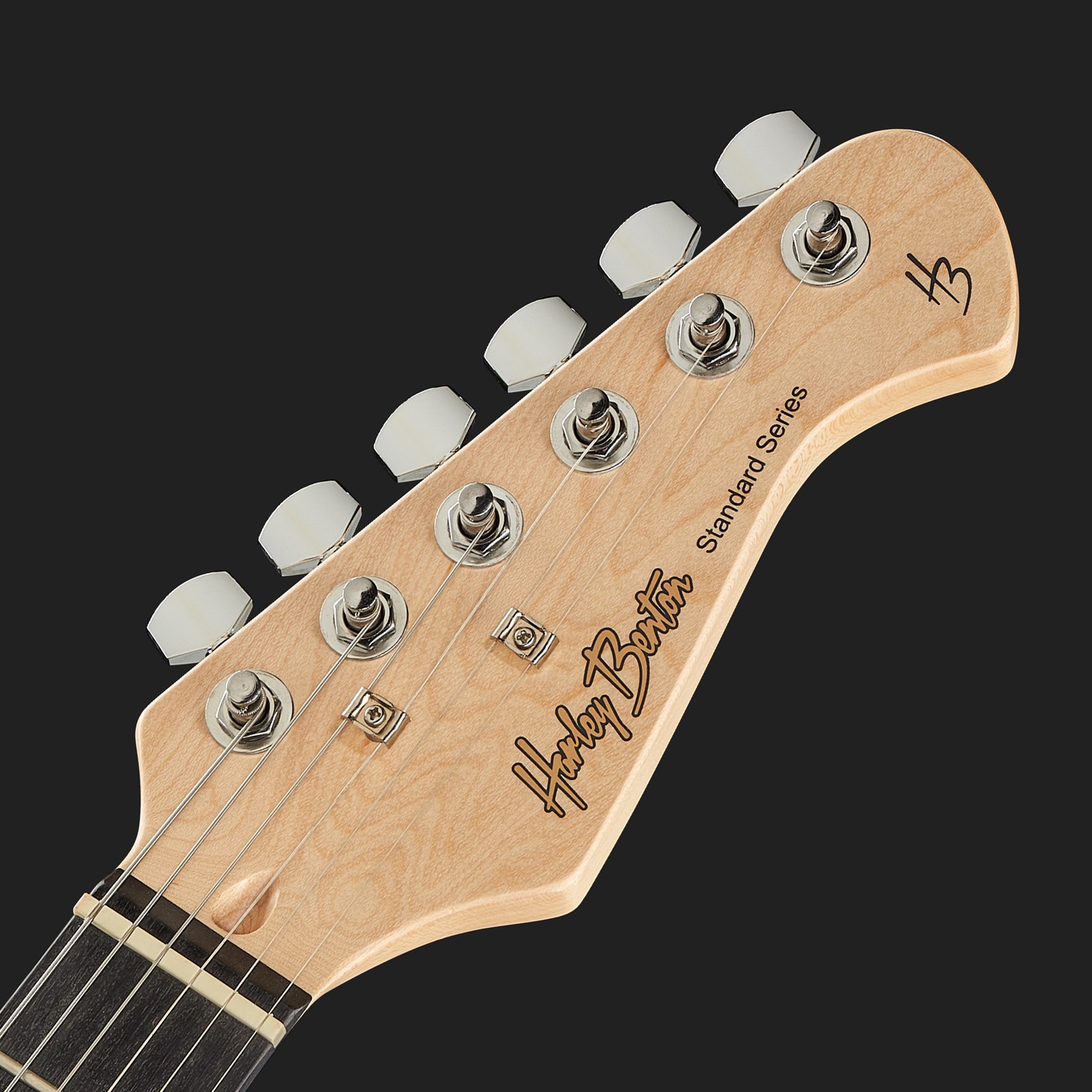 Ahorn Hals und Kopfplatte der Harley Benton ST-Junior BK Standard Series Short Scale-E-Gitarre