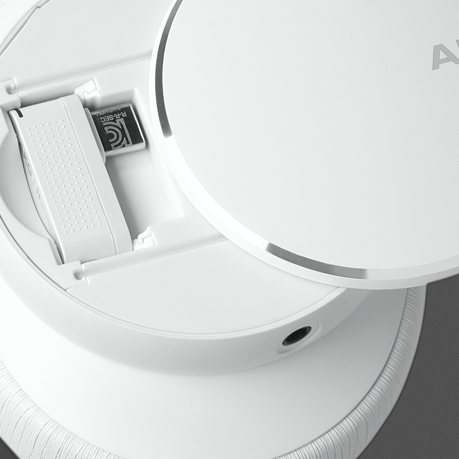 AKG N9 Hybrid White, Bluetooth-Kopfhörer mit USB-C Dongle für Hi-Res Audio