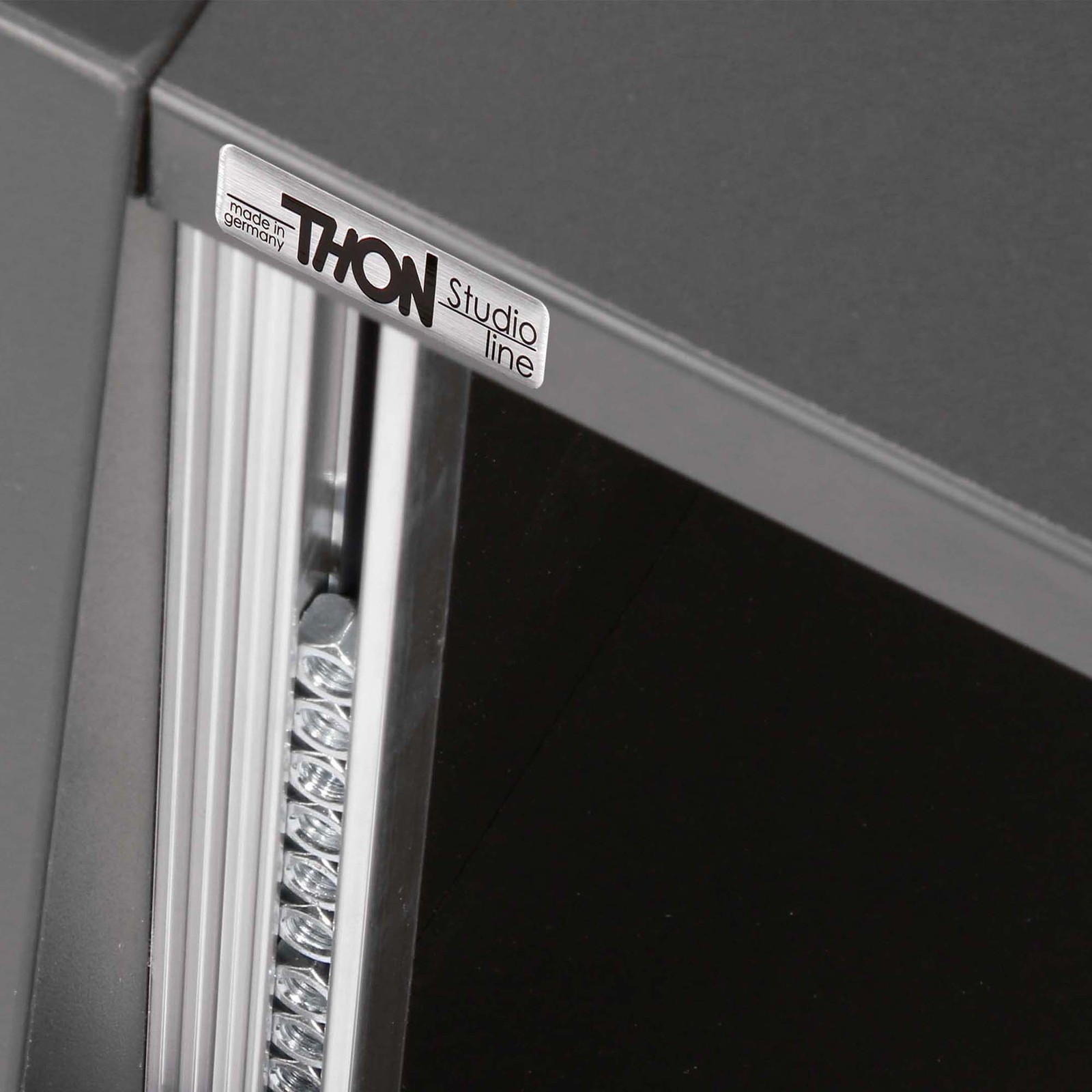 Logo auf dem 6 HE Desktop-Rack