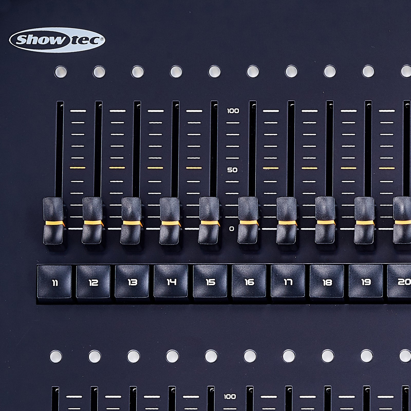 Logo auf dem Showtec Lampy 40 2U 1024 Lichtsteuerpult