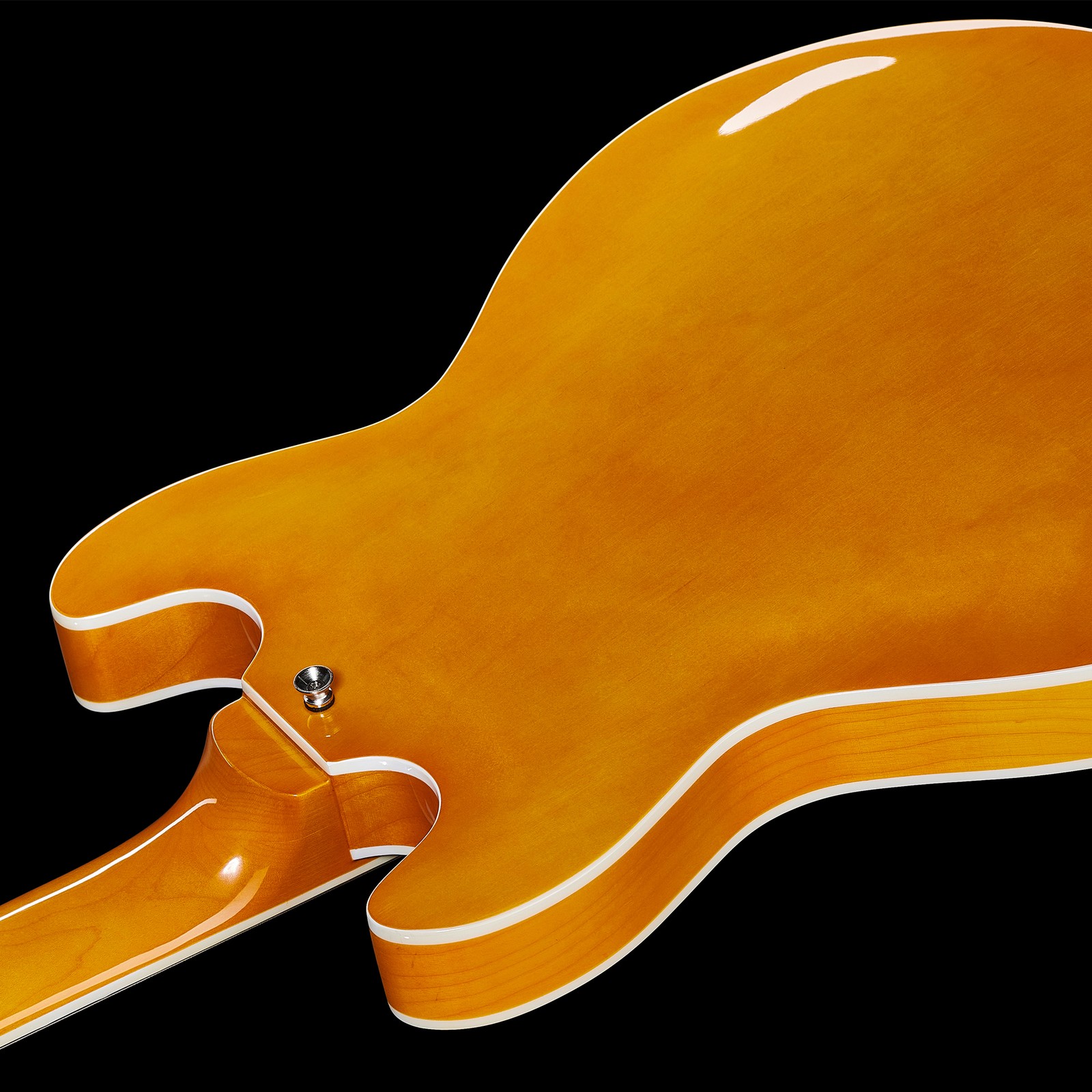 Rückseite und Gurtpin des Harley Benton HB-50 Vintage Orange