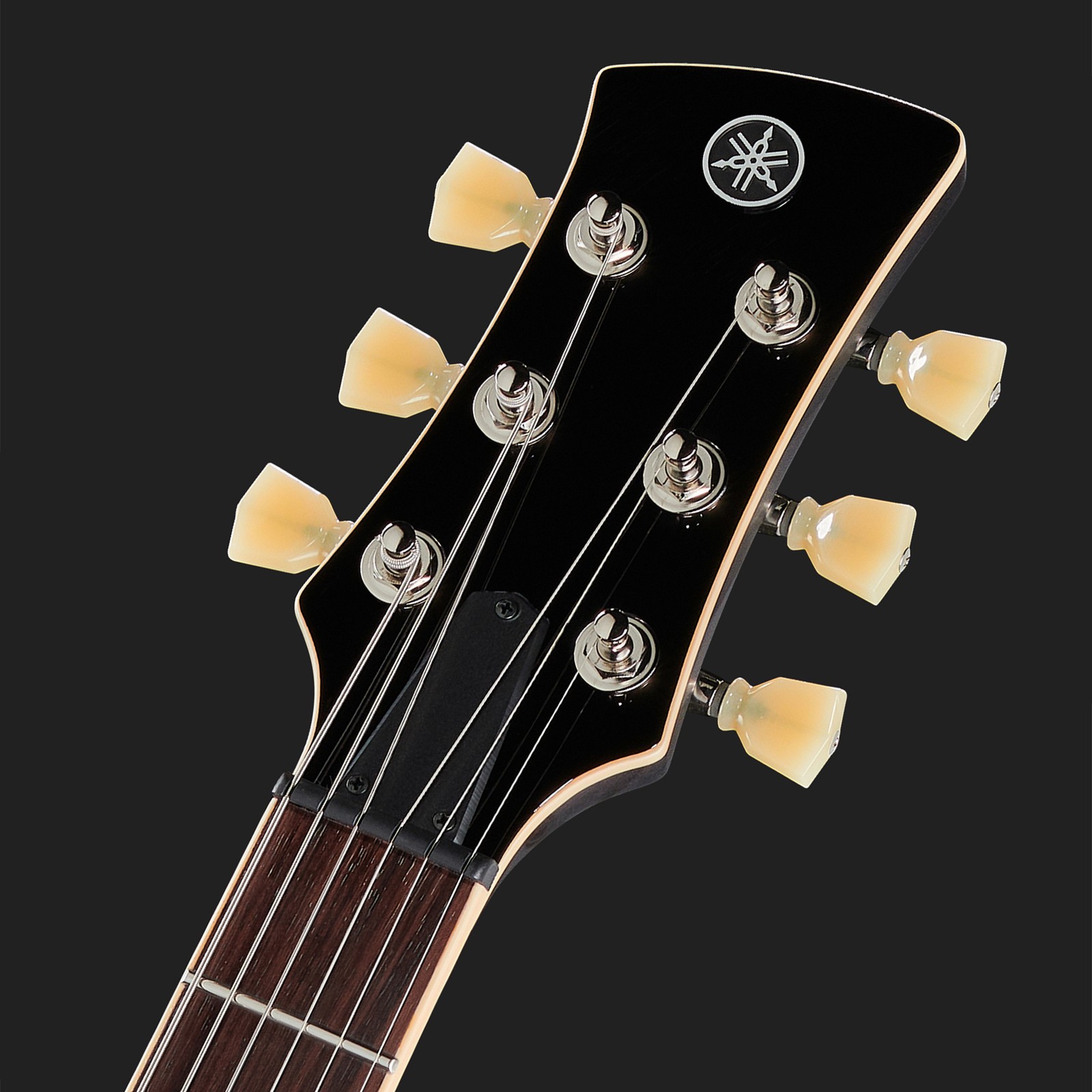 Kopfplatte der Yamaha Revstar RSS20 Vintage White