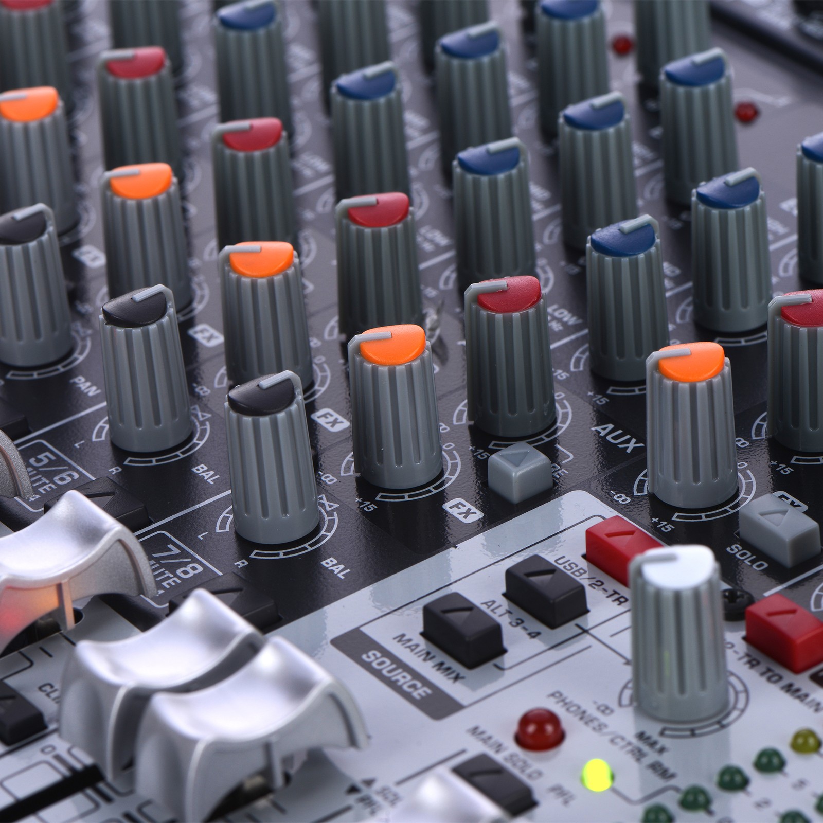 Behringer Xenyx QX1204 USB, Detail des Mischpults