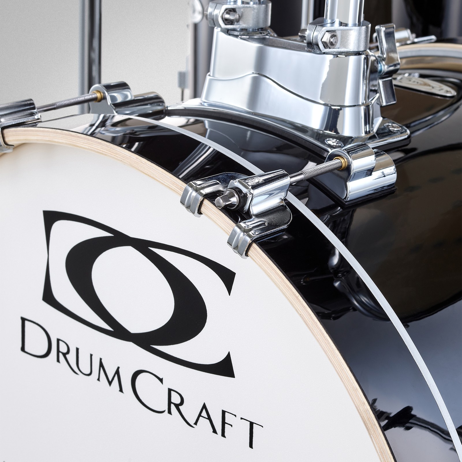 Logo auf der Bass Drum des DrumCraft Serie 3 Junior Sets Bundle BK
