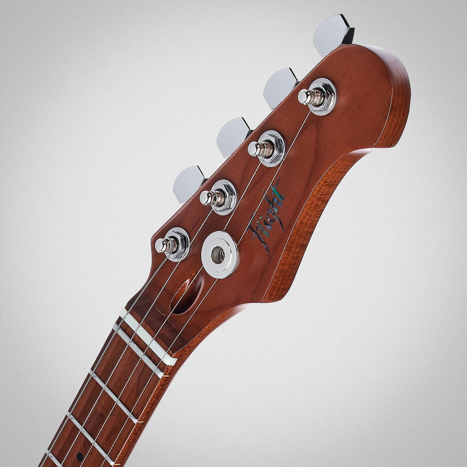 Flight Pathfinder Tenor TBL, Kopfplatte der Tenor Ukulele mit Tonabnehmer