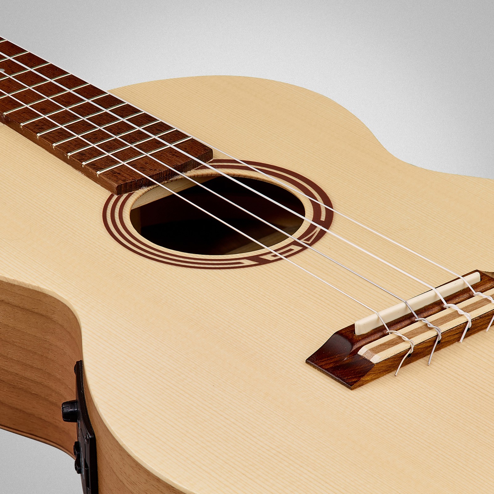 Korpus der Thomann Baritone EU Ukulele with PU